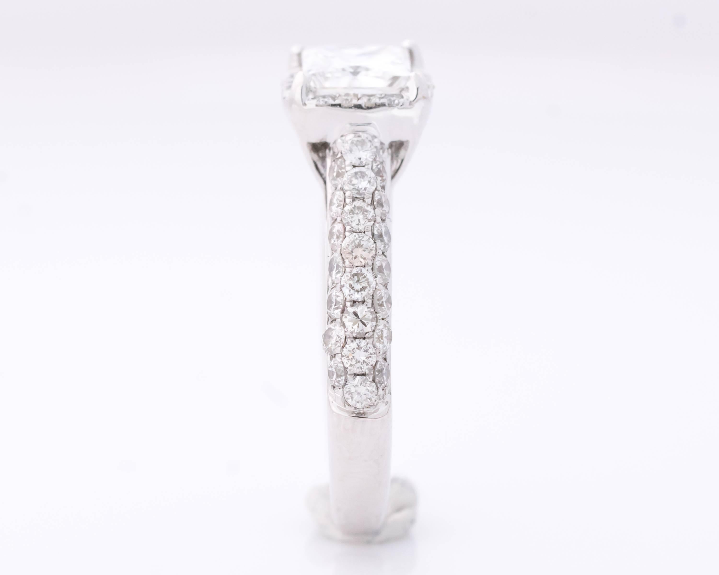 Bague de fiançailles en or blanc 14 carats avec halo de diamants taille princesse de 1,00 carat Neuf - En vente à Atlanta, GA