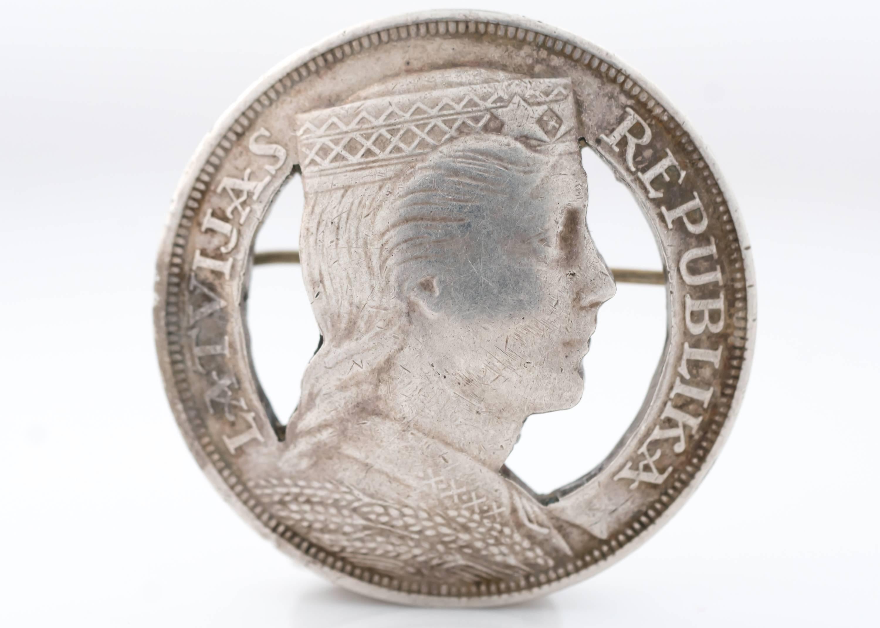 1929 Republic of Latvia 5 Lati Coin Pin Brooch, Sterling Silver In Good Condition In Atlanta, GA
