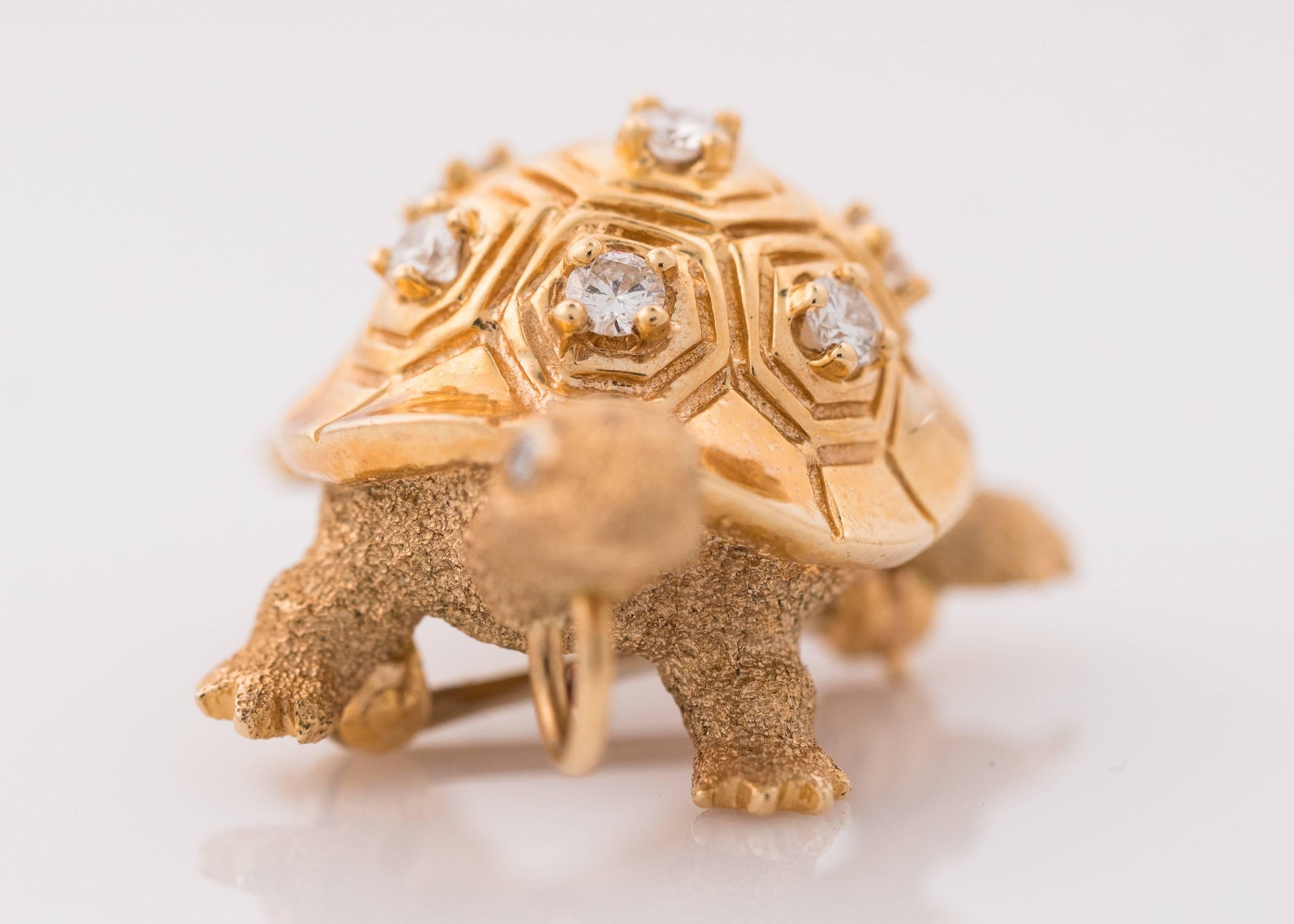 Épingle à revers de broche tortue en or jaune 14 carats et diamants des années 1950 Bon état à Atlanta, GA