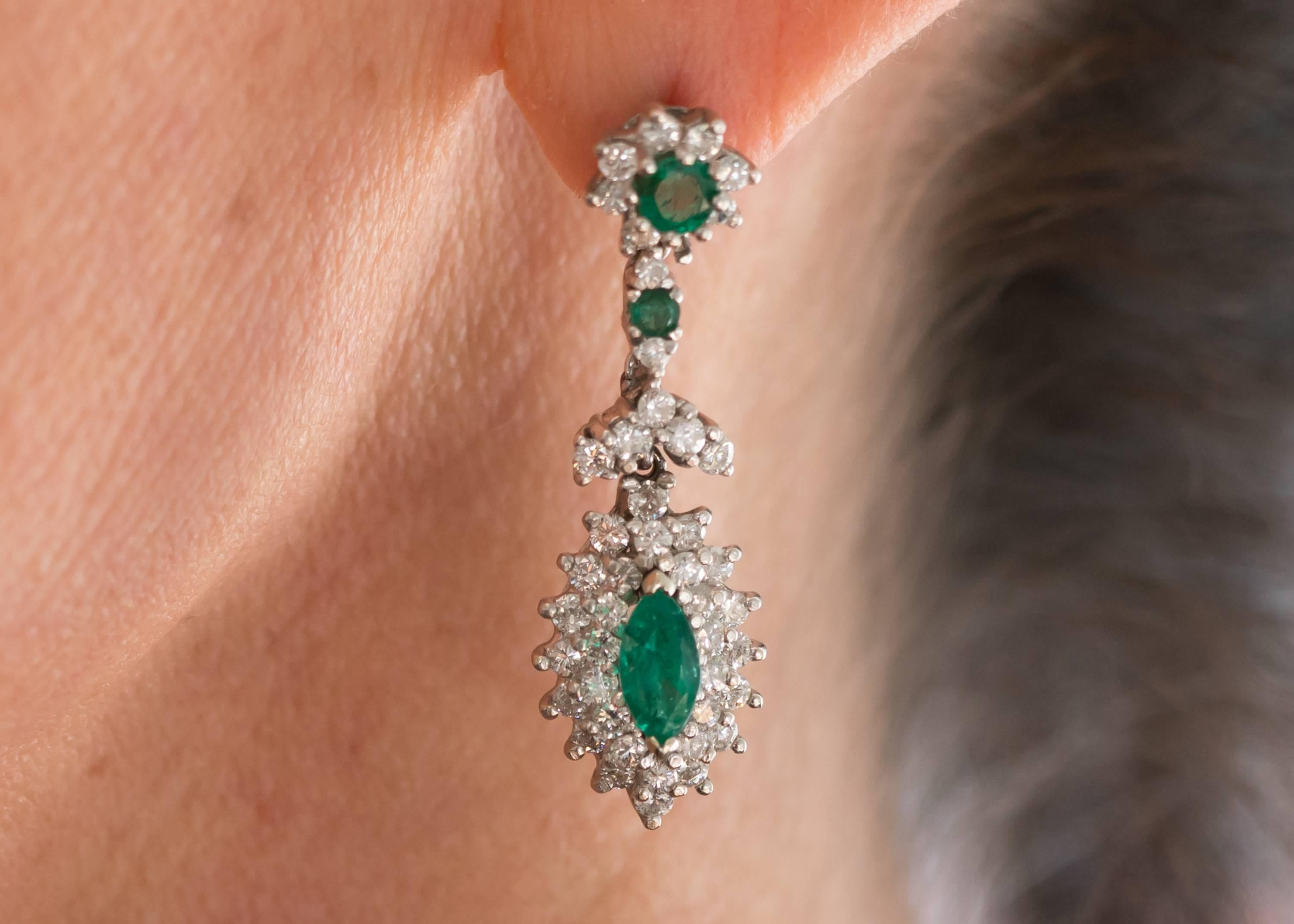 Women's 1950s 2 Carat Diamond and 2 Carat Emerald Drop 14 Karat White Gold Earrings