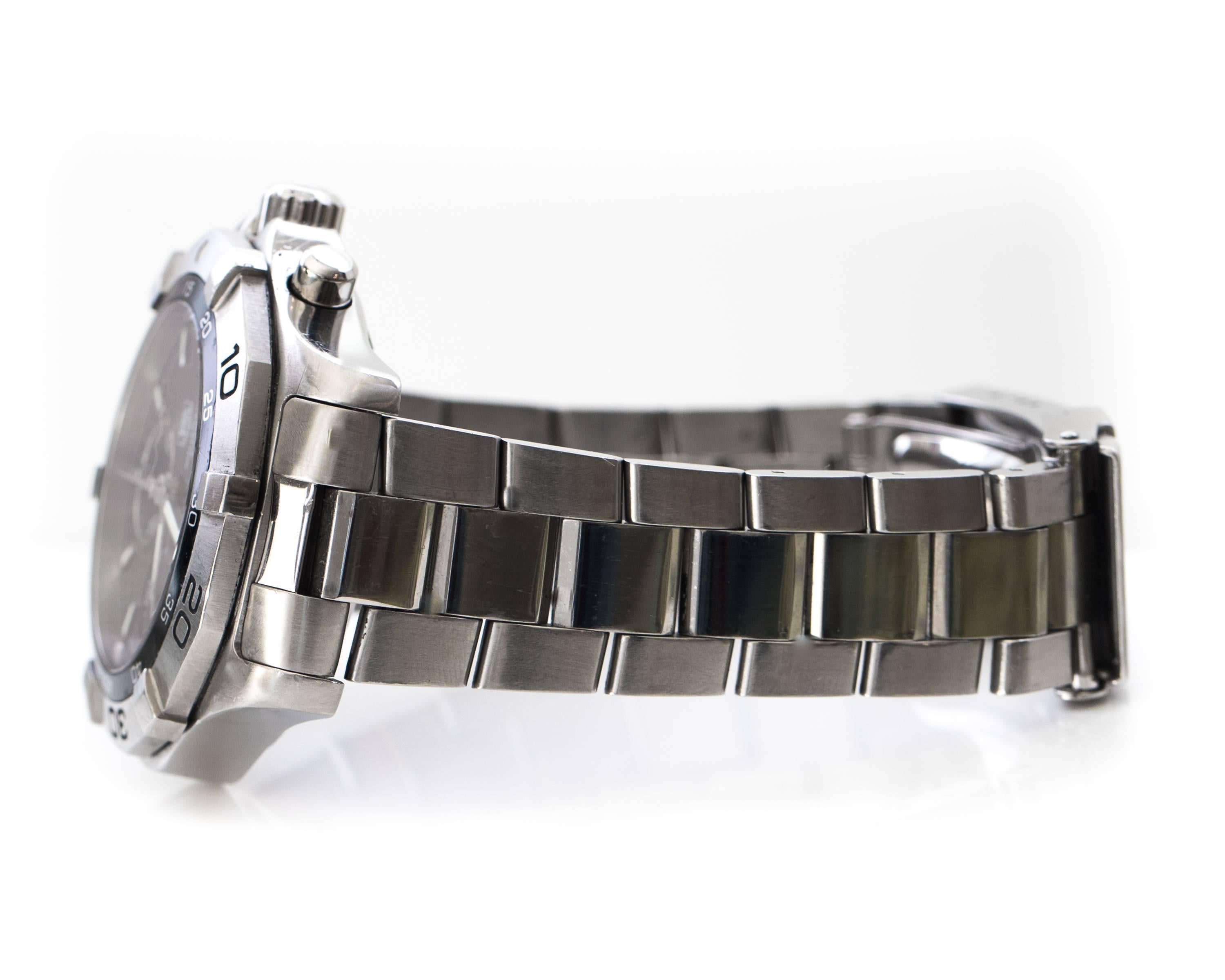 Modern Tag Heuer Stainless Steel 2000 Aquaracer Chronograph Analog Wristwatch