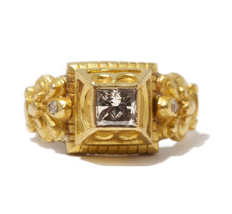 18k Gold Ring With Central Diamond of 0.85 ct.