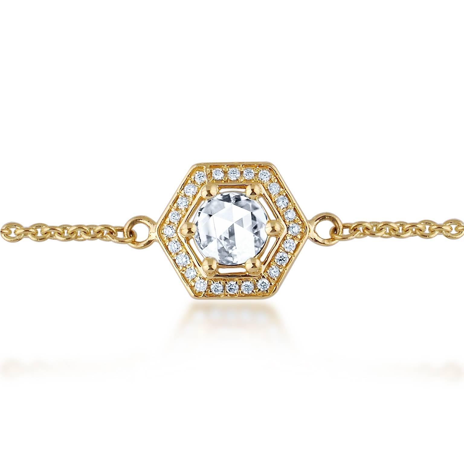 WHITE ROUND ROSE CUT POINTER AND DIAMOND
HEXAGON NECKLACE
TOTAL DIAMOND CARAT WEIGHT 2.33 CTW
DIAMOND QUALITY SI1
IN 18KT YELLOW GOLD
Made in India