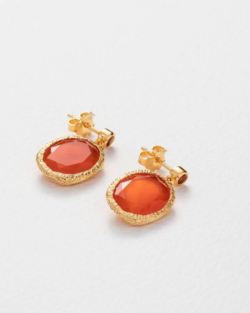 From the Jade Jagger Maiden collection.
A pair of gold plated silver earrings featuring carnelian stones.
Handmade in India.