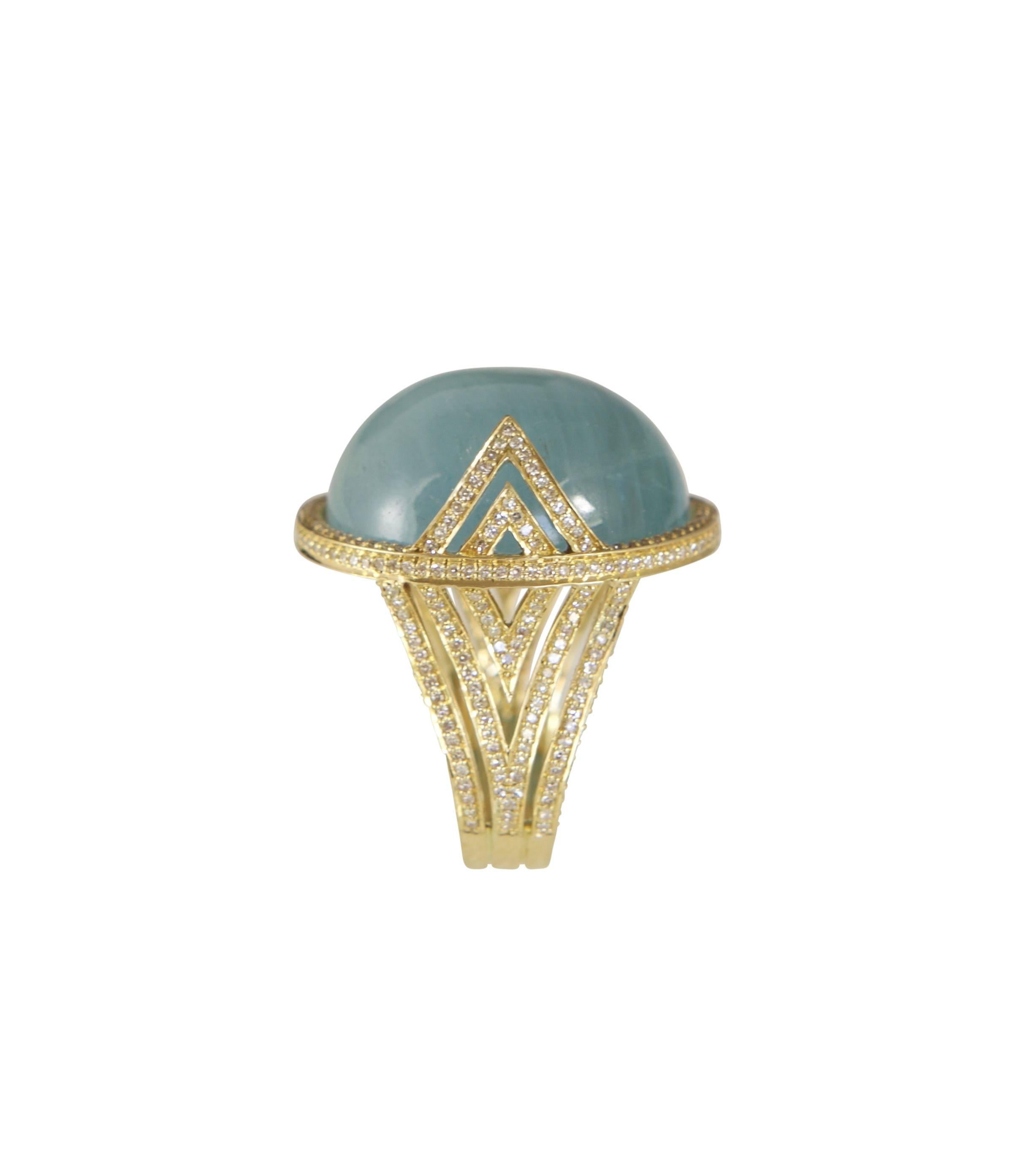 A Beautiful Aquamarine Cabochon and Diamond Ring in 18k Yellow Gold. 

Aquamarine 41.01 ct
Diamond 1.35 ct
