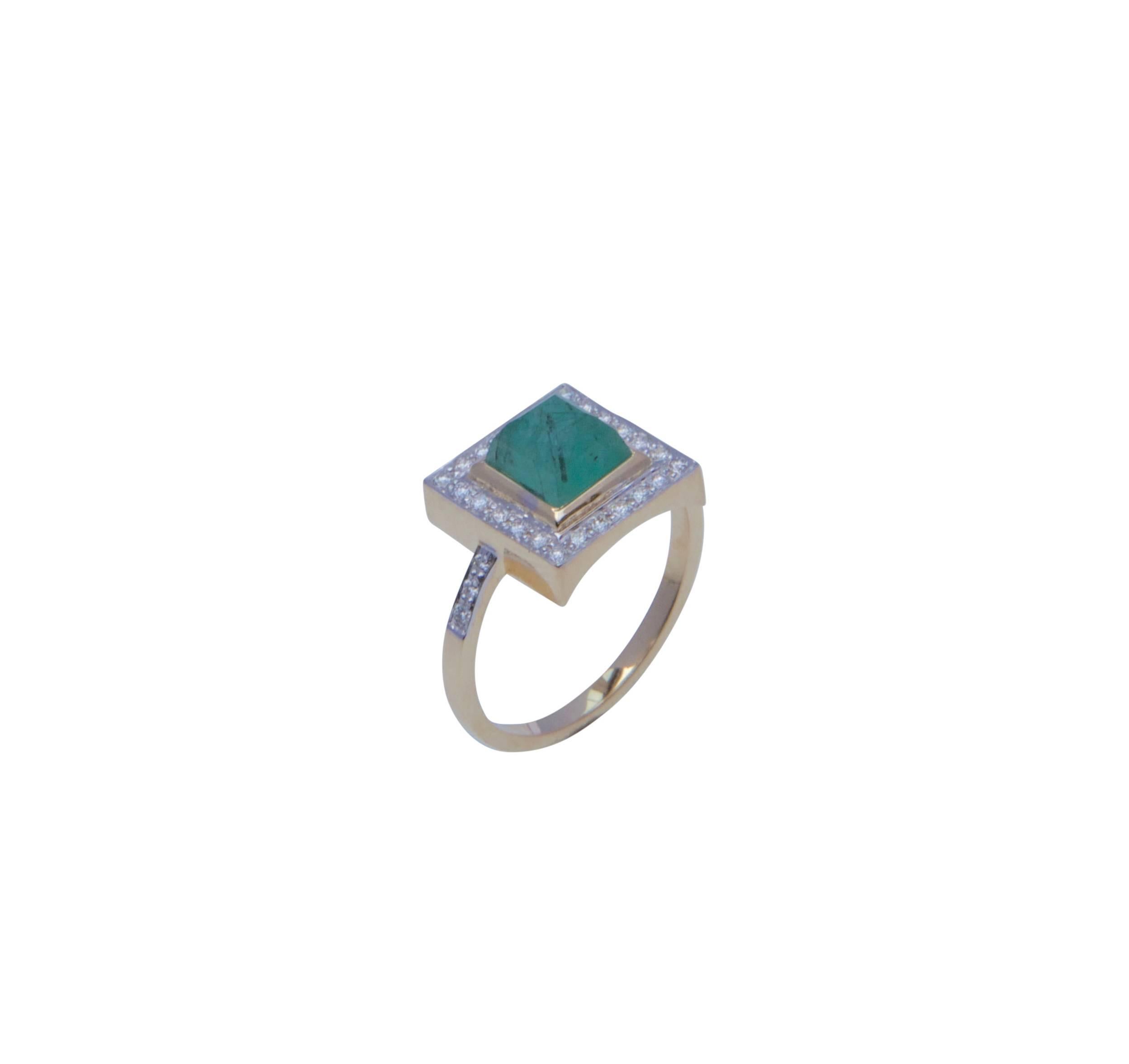 An elegant emerald and diamond ring in 18k yellow gold from the new Neverending Romance Collection. 

Emerald - 2.37 ct      
Diamond - 0.22 ct           