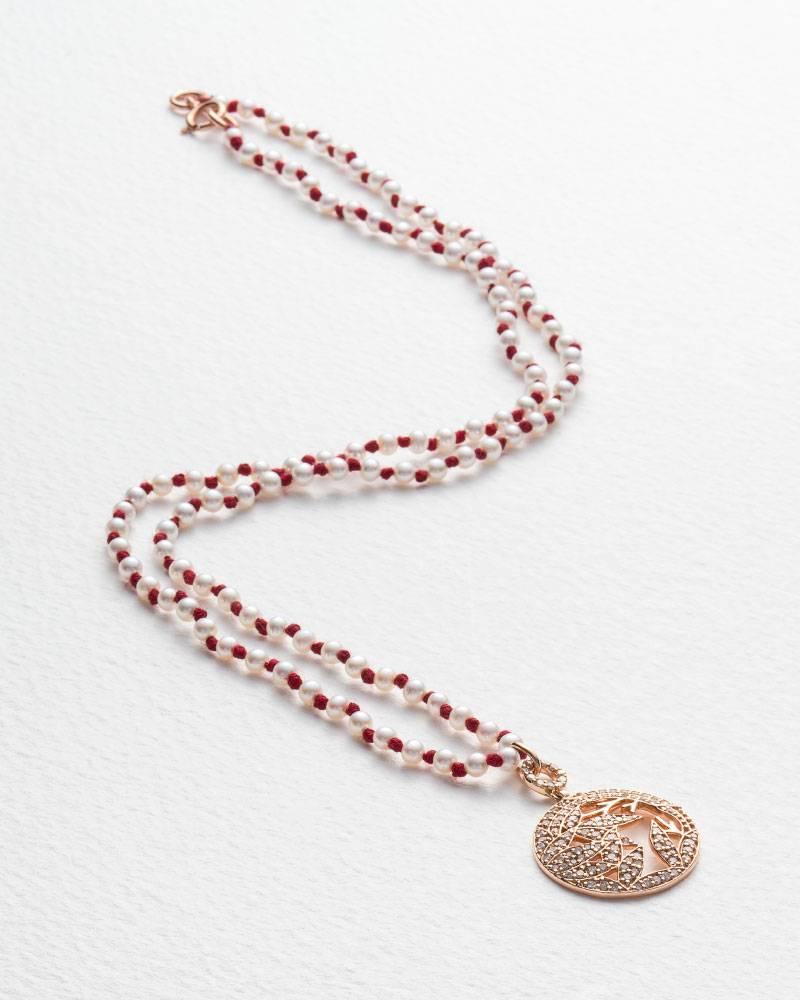 A diamond pendant  from the Jade Jagger Opium collection.
Rose gold. White pearl on red thread.
Thread length 42cm.
Handmade in Jaipur, India.