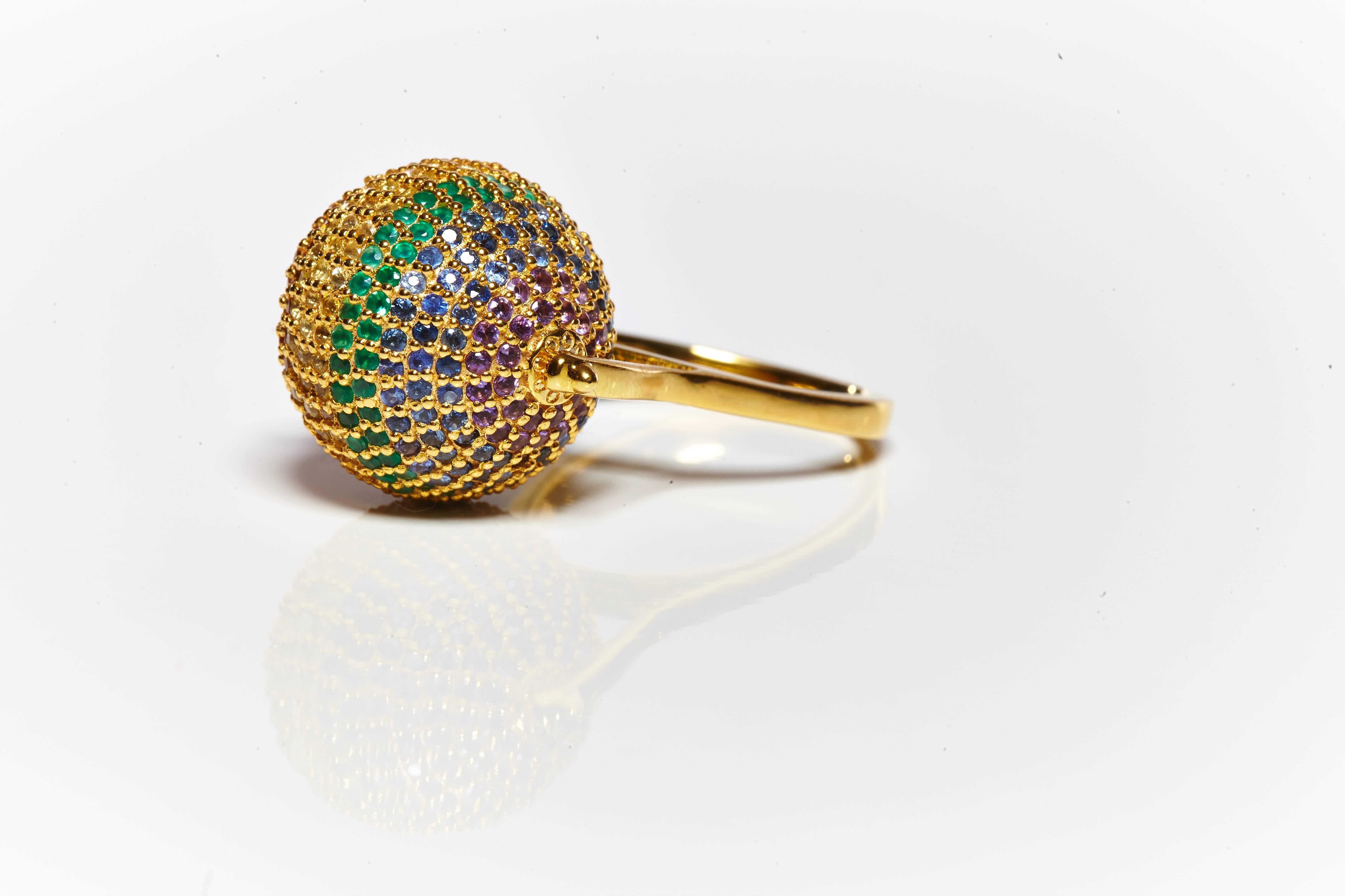 Gold Vermeil with Multi Stone Pave. 14mm Ball. 
Handmade in Jaipur, India.

Stone: Ruby, citrine, yellow sapphire, green onyx, blue sapphire, amethyst.
Metal: Gold vermeil
Place of Origin: India
Length: 3.8cm
Width: 2cm
Diameter:1.8cm
