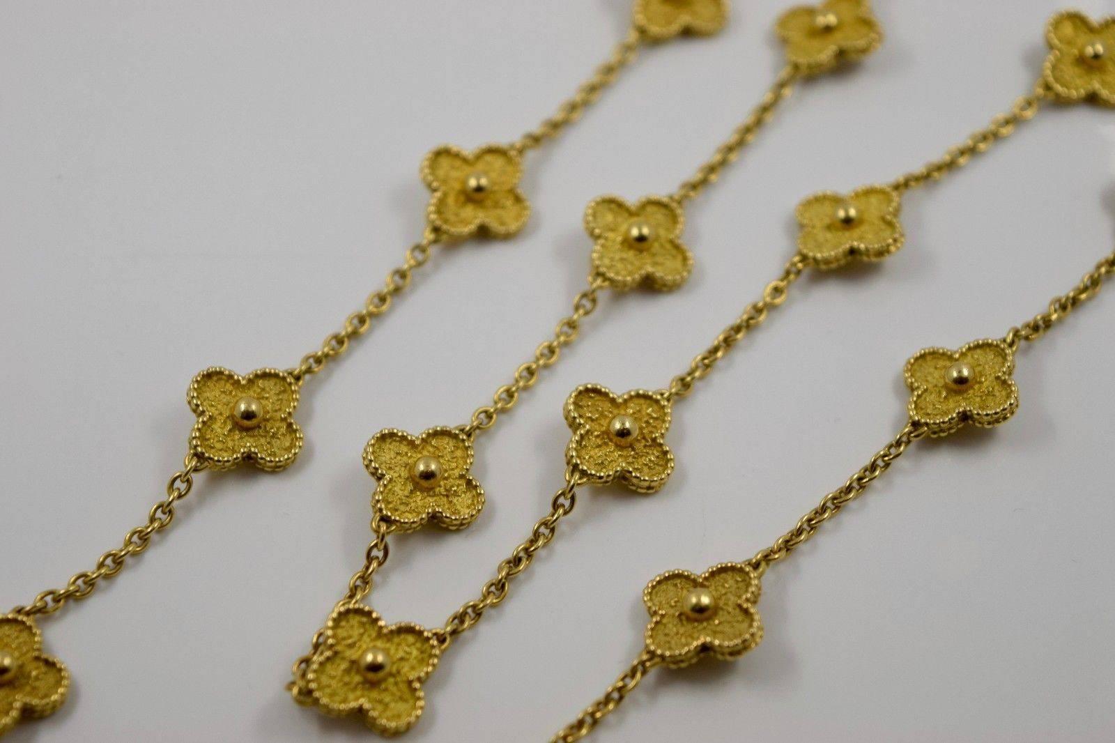 Van Cleef & Arpels 20 Motif Gold Vintage Alhambra Necklace In Excellent Condition For Sale In Miami, FL