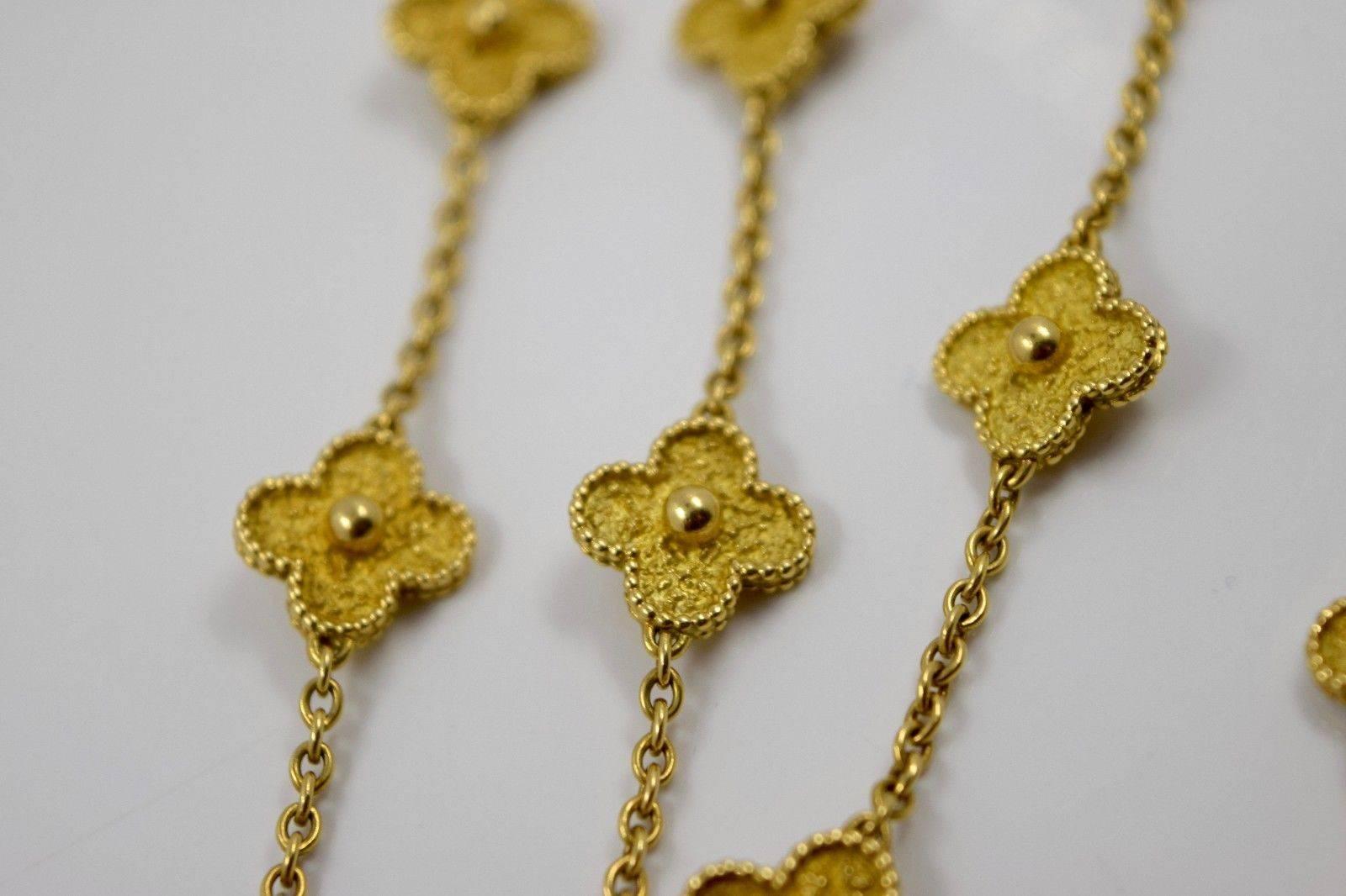 Van Cleef & Arpels 20 Motif Gold Vintage Alhambra Necklace For Sale 1