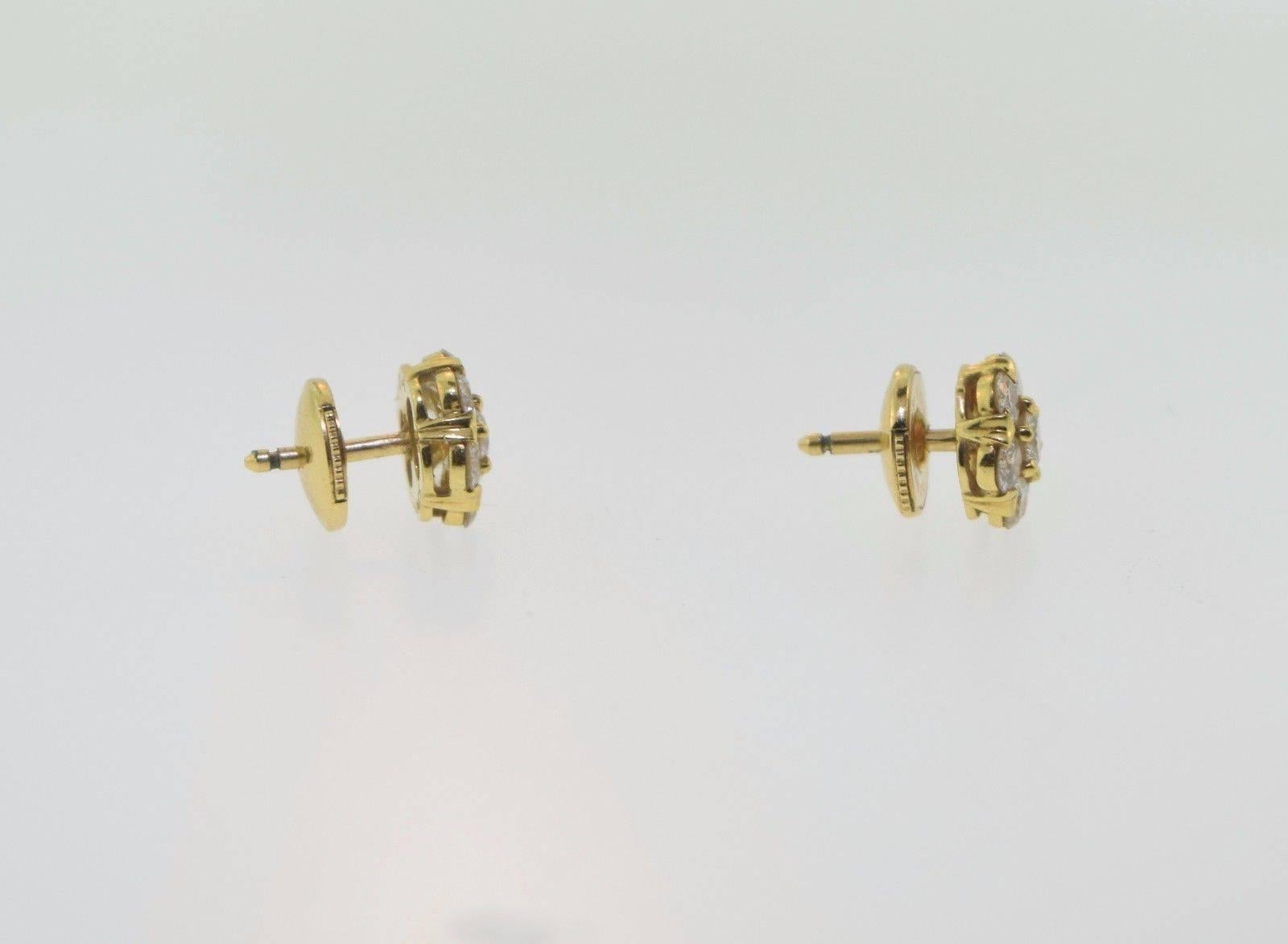 Fleurette ear studs, small model, round diamonds.

Featuring an emblematic motif in the jewelry of Van Cleef & Arpels, the Fleurette collection brings seven round diamonds together in a dazzling corolla.
Metal: yellow gold
Purity: 18k
Diamond