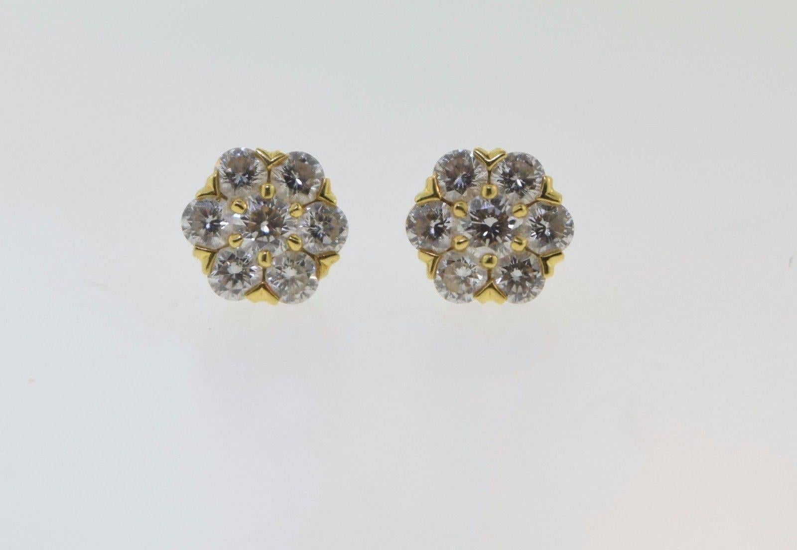 Van Cleef & Arpels Fleurette Diamond Gold Flower Stud Earrings For Sale 1