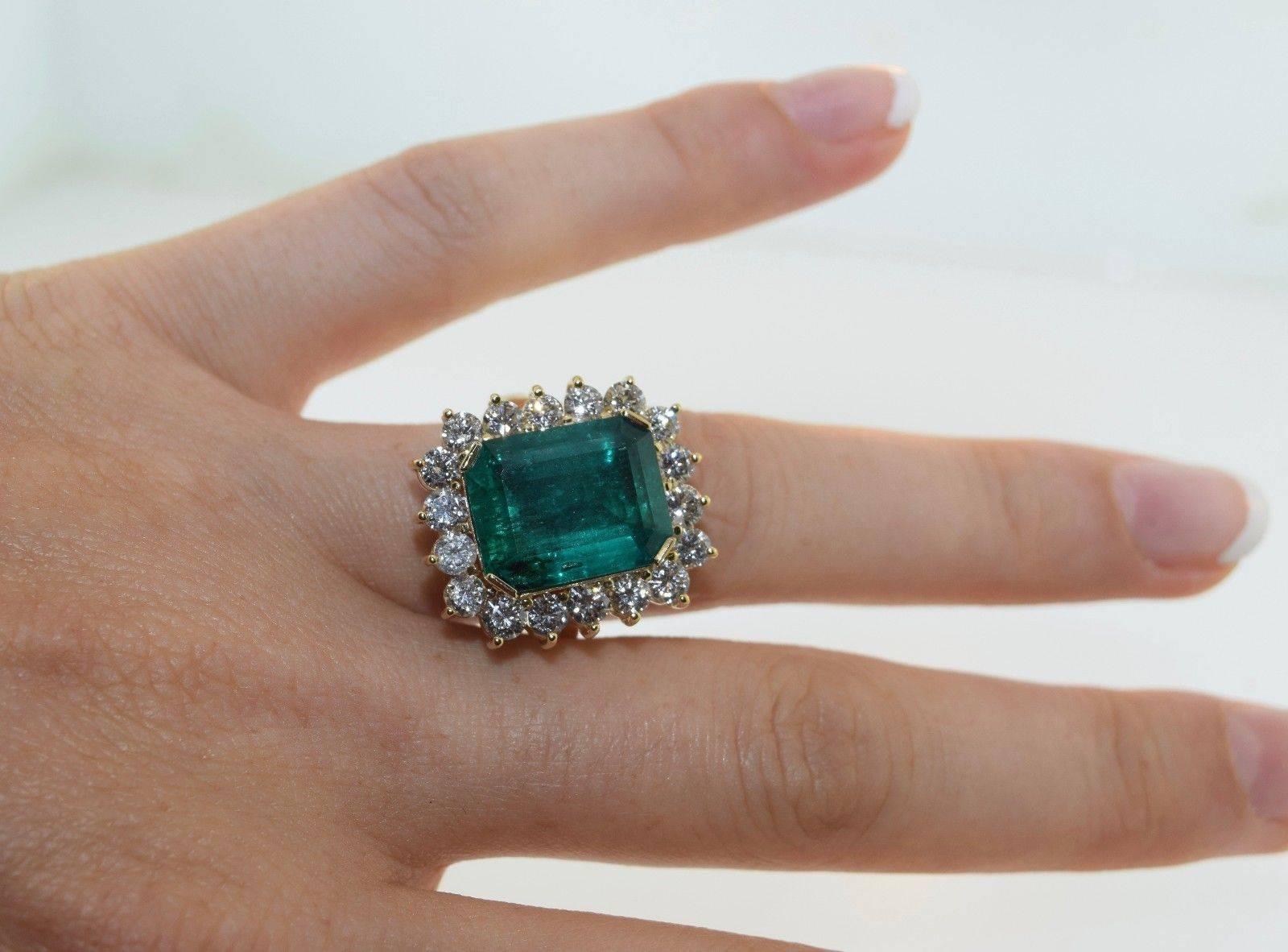 8.5 Carat GIA Cert Colombian Emerald Natural Beryl Diamond Gold Ring For Sale 3
