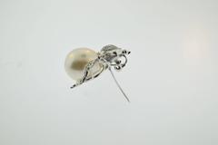 South Sea Pearl Diamond Gold Bumble Bee Brooch Pendant