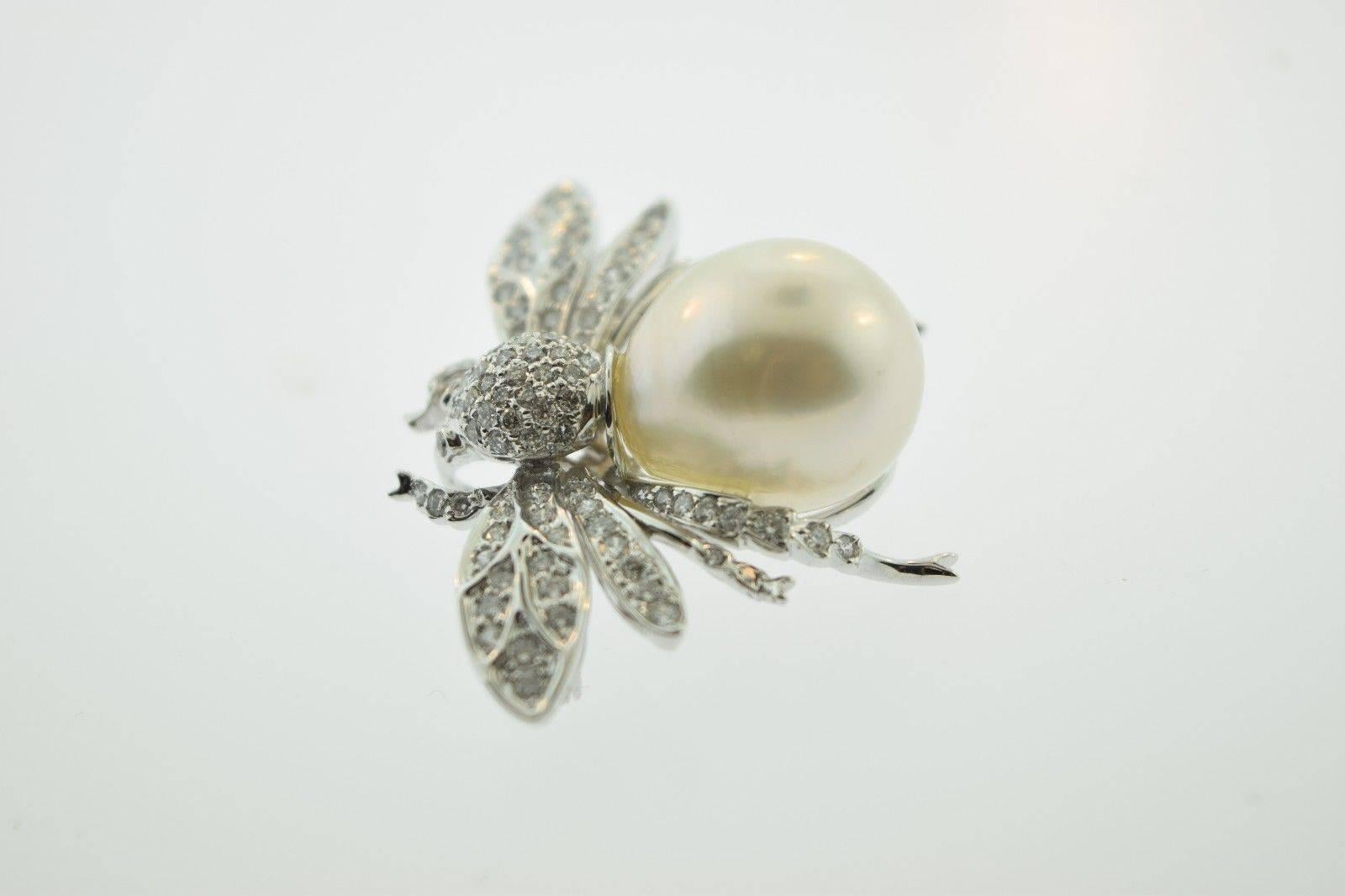 South Sea Pearl Diamond Gold Bumble Bee Brooch Pendant In Excellent Condition For Sale In Miami, FL