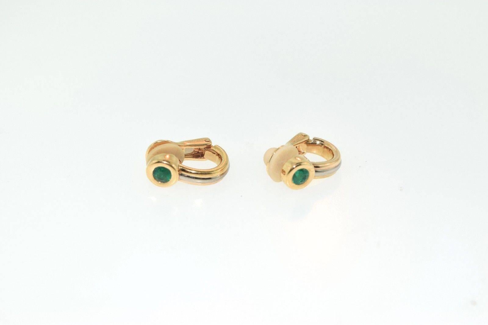 Cartier Signed Yellow Gold Hoop Earrings with Emeralds

About the Item:
Beautiful Bright Emeralds encrusted in a beautiful Cartier original setting of gold hoop earrings. No alterations or changes. Can be polished upon request. Stunning for