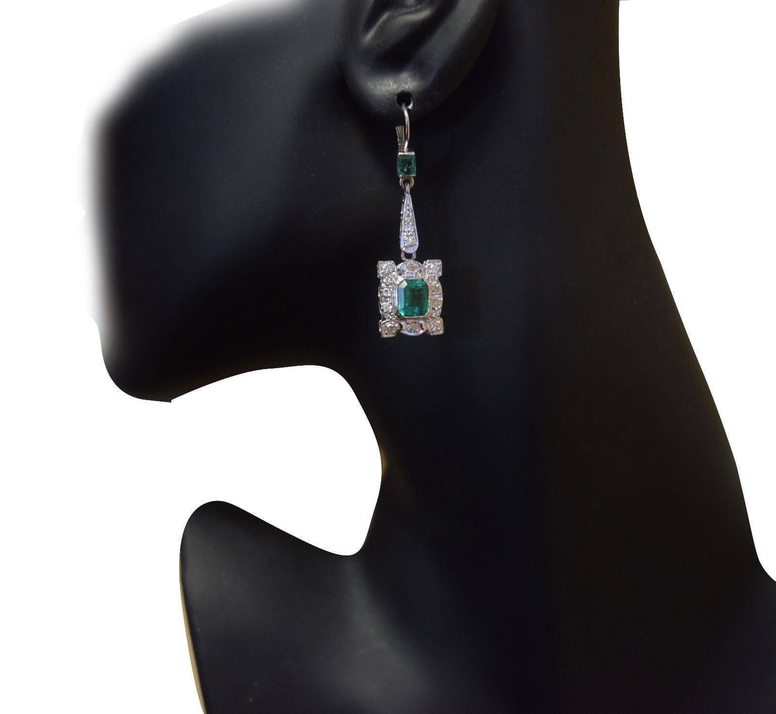 Antique Colombian Emerald Diamond Gold Drop Earrings In Excellent Condition For Sale In Miami, FL