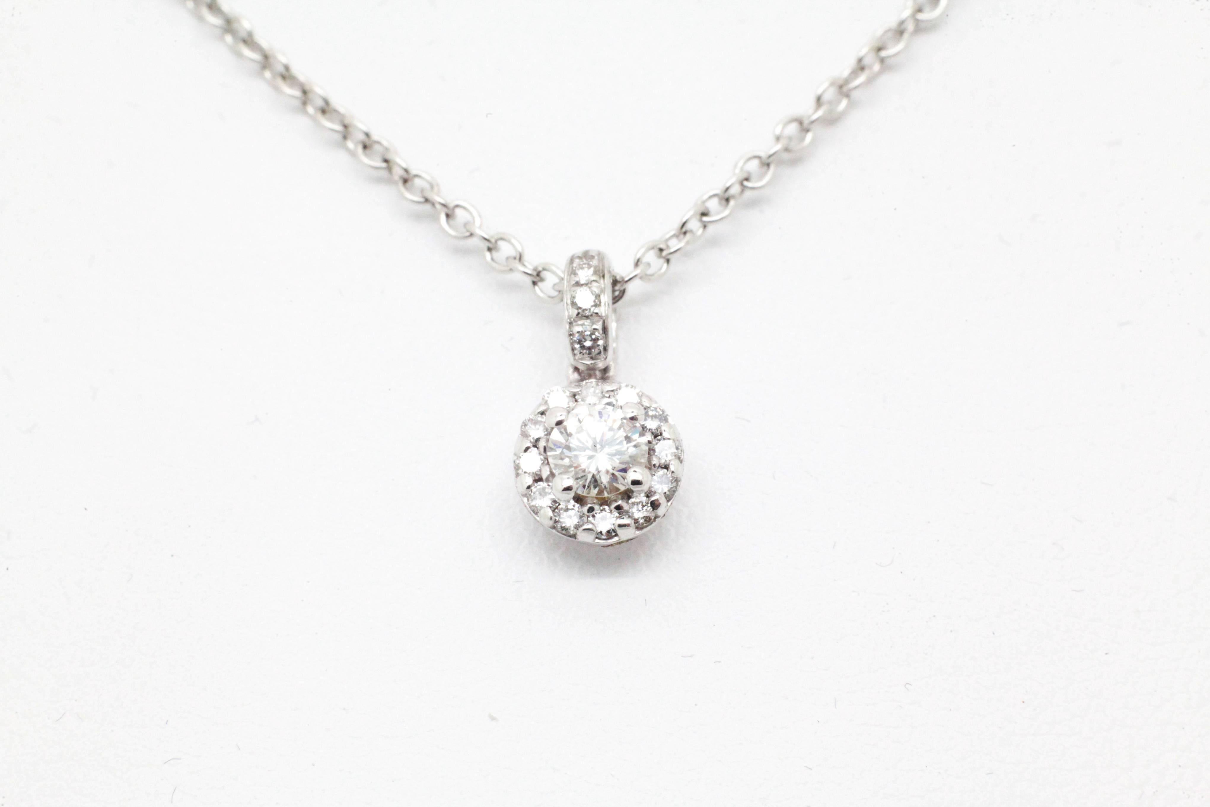 Ferrucci 0.26 carat Diamonds Halo 18k white gold Necklace In New Condition For Sale In New York, NY