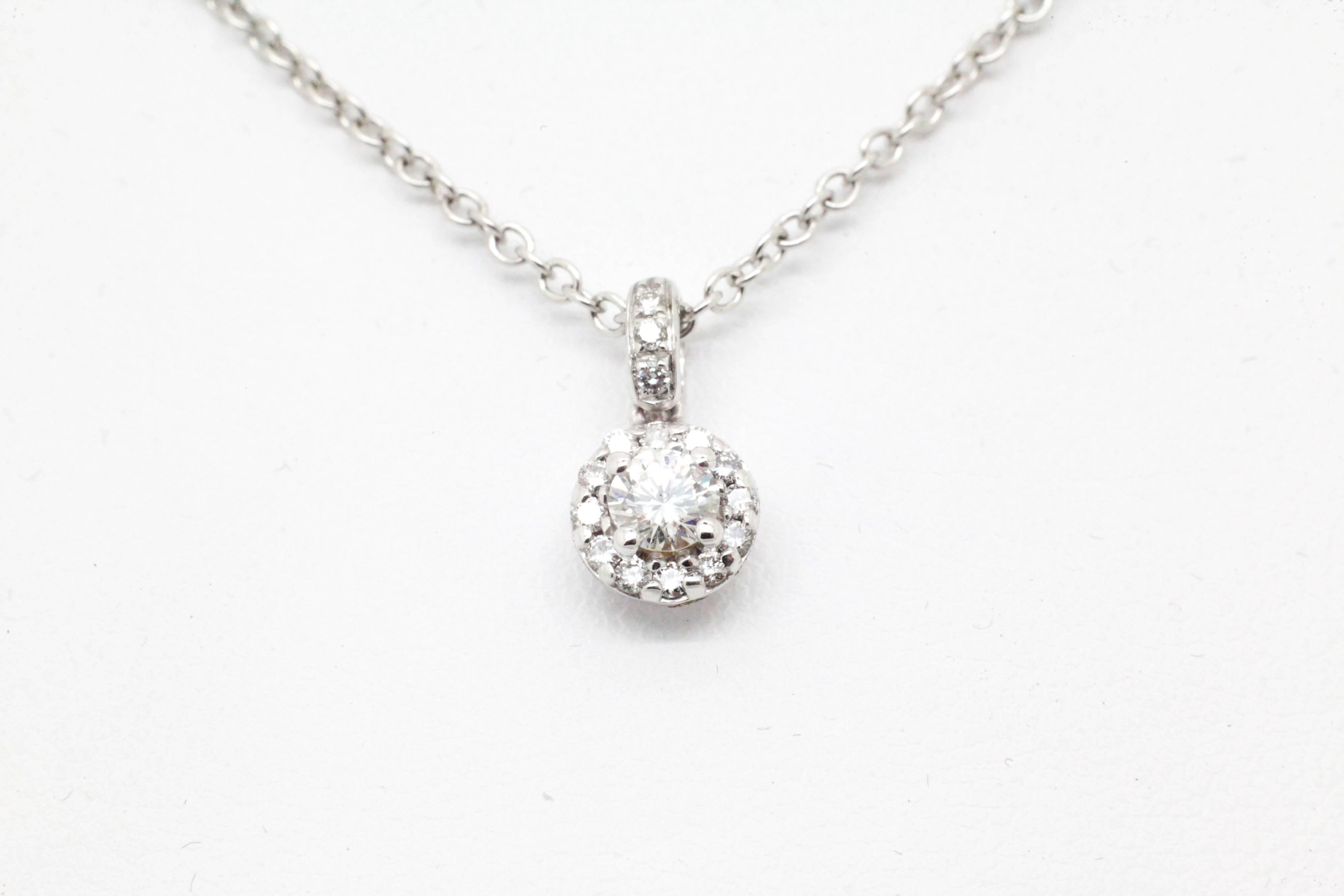 Ferrucci - Collana con diamanti a raggiera in oro bianco 18k da 0,26 carati In condizioni Nuovo in vendita a New York, NY