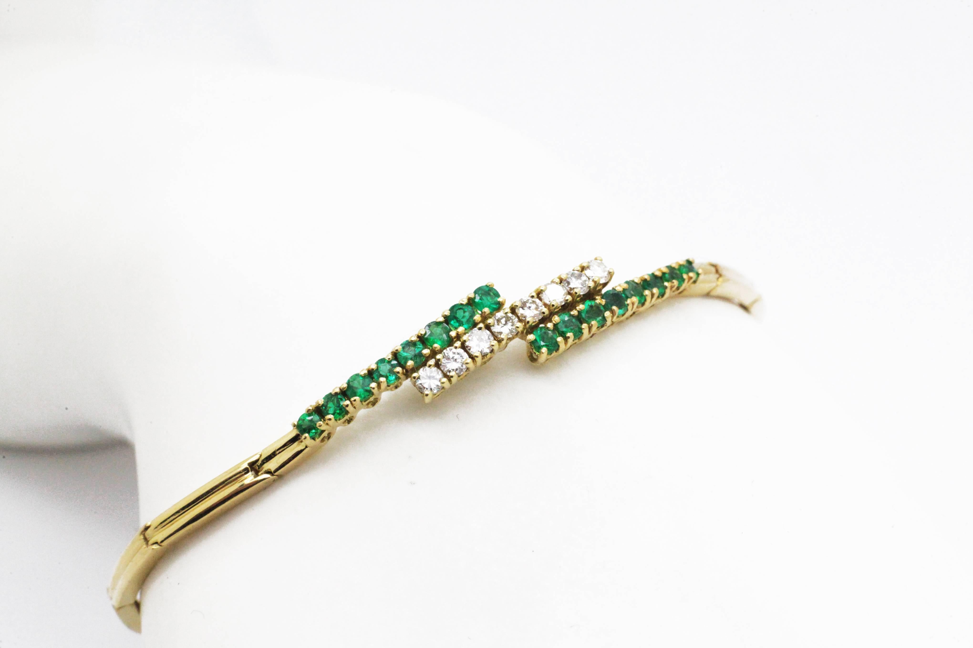 Emeralds Diamonds Gold Bracelet with double safety clasp In New Condition In New York, NY