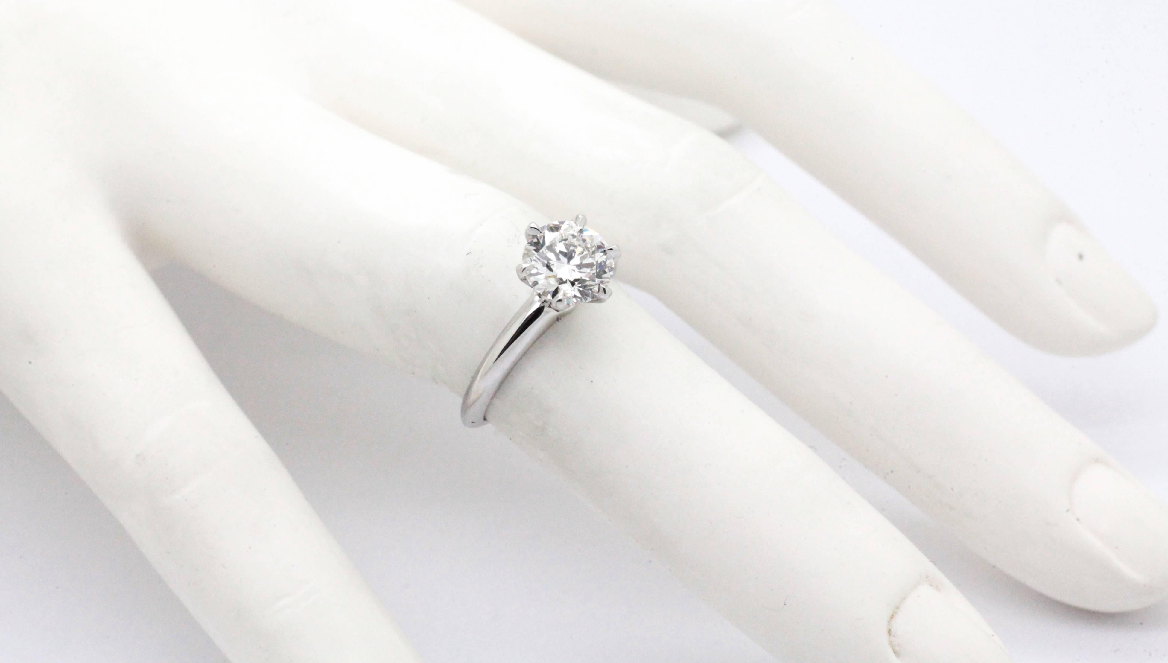 Women's 1.40 carat GIA Certified Round Diamond Platinum Ring For Sale