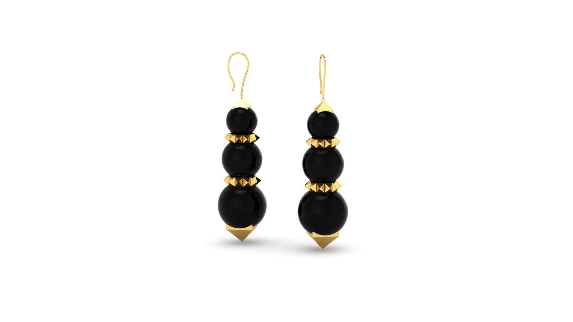 from FERRUCCI's collection Pyramid, black onyx beads in 18k yellow gold made in New York, for a strong woman with innate class.

