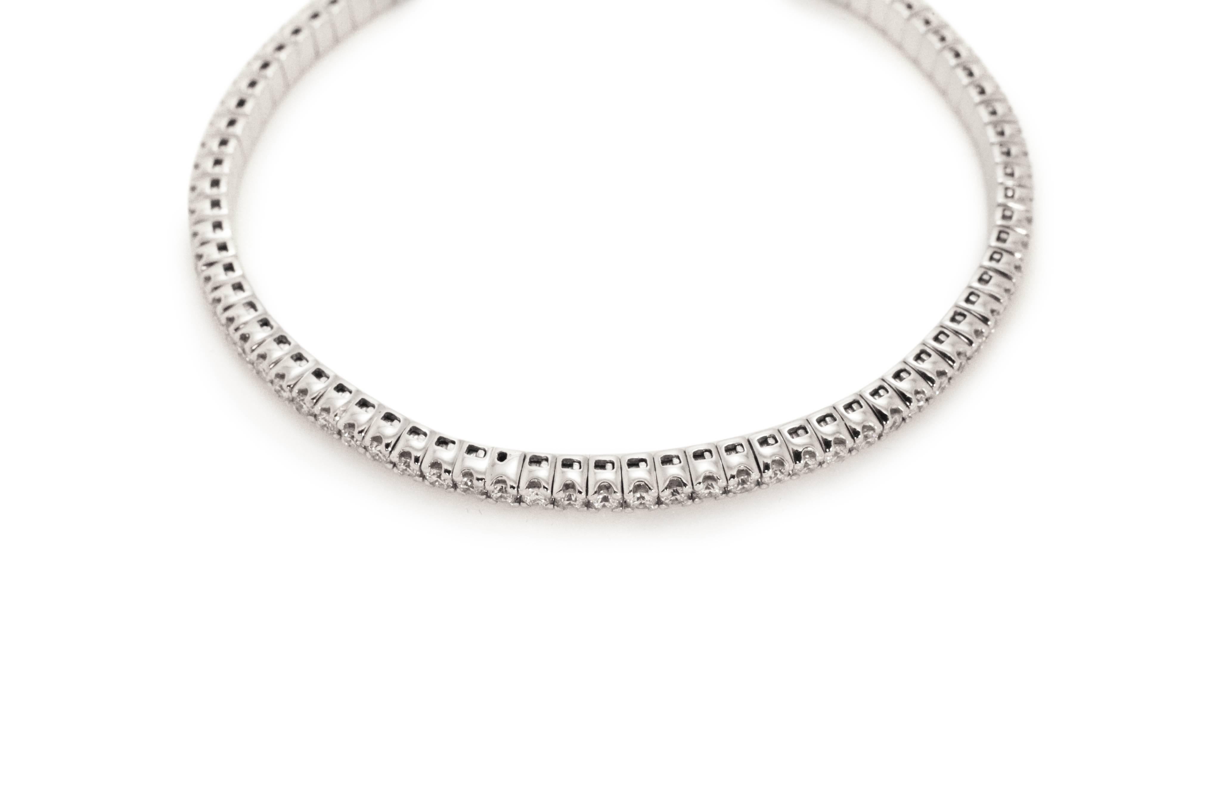 Ferrucci 2.20 carats G color Elastic Eternity Diamond Tennis bracelet, entirely made in 18k Italian white gold, made in Valenza Italy, famous jewelry city for many generations, exporting the Jewelry Made in Italy in the world. 
This truly unique
