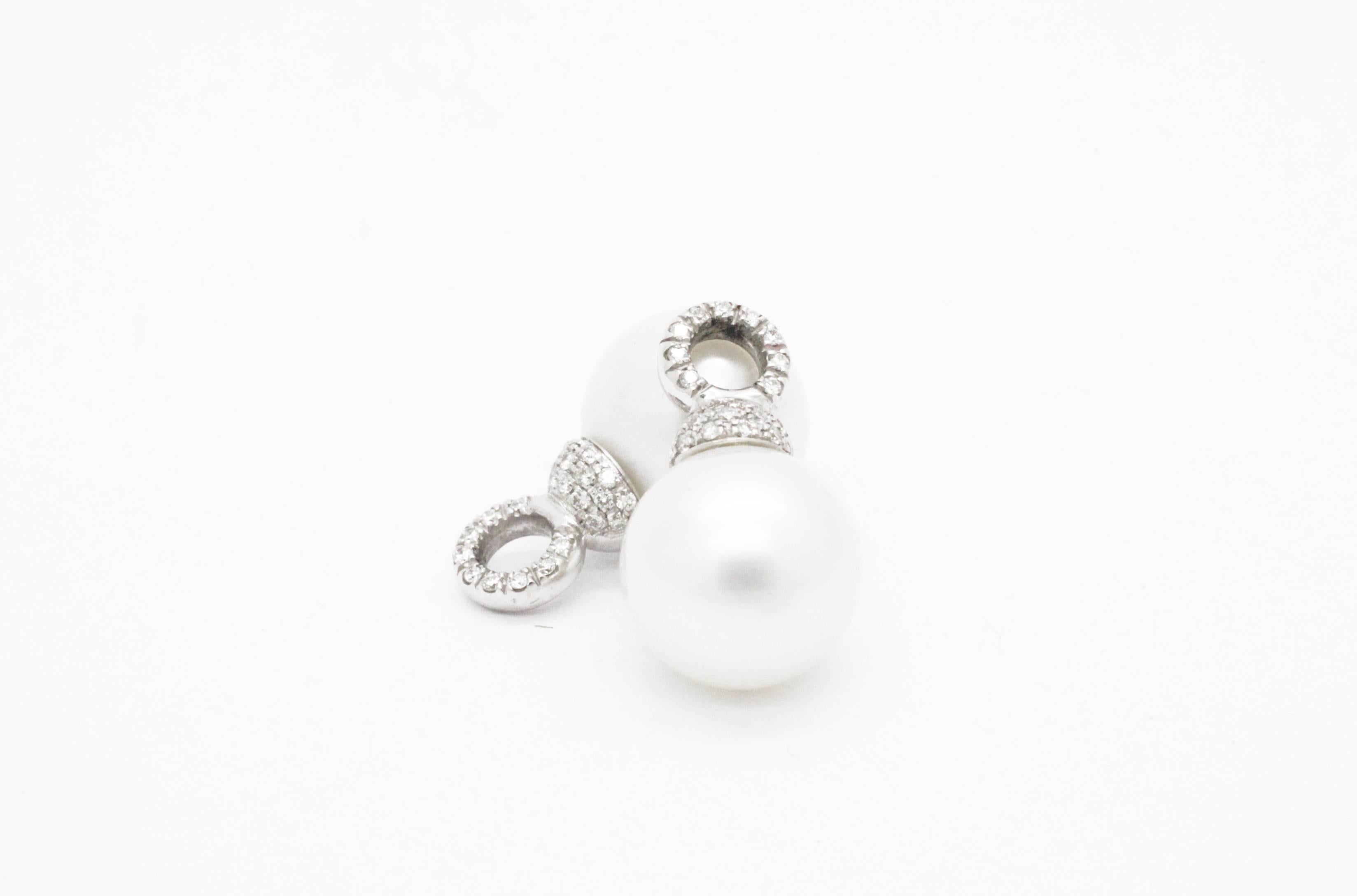 Ferrucci Italy White Pearls and Diamonds gold Earrings In New Condition In New York, NY