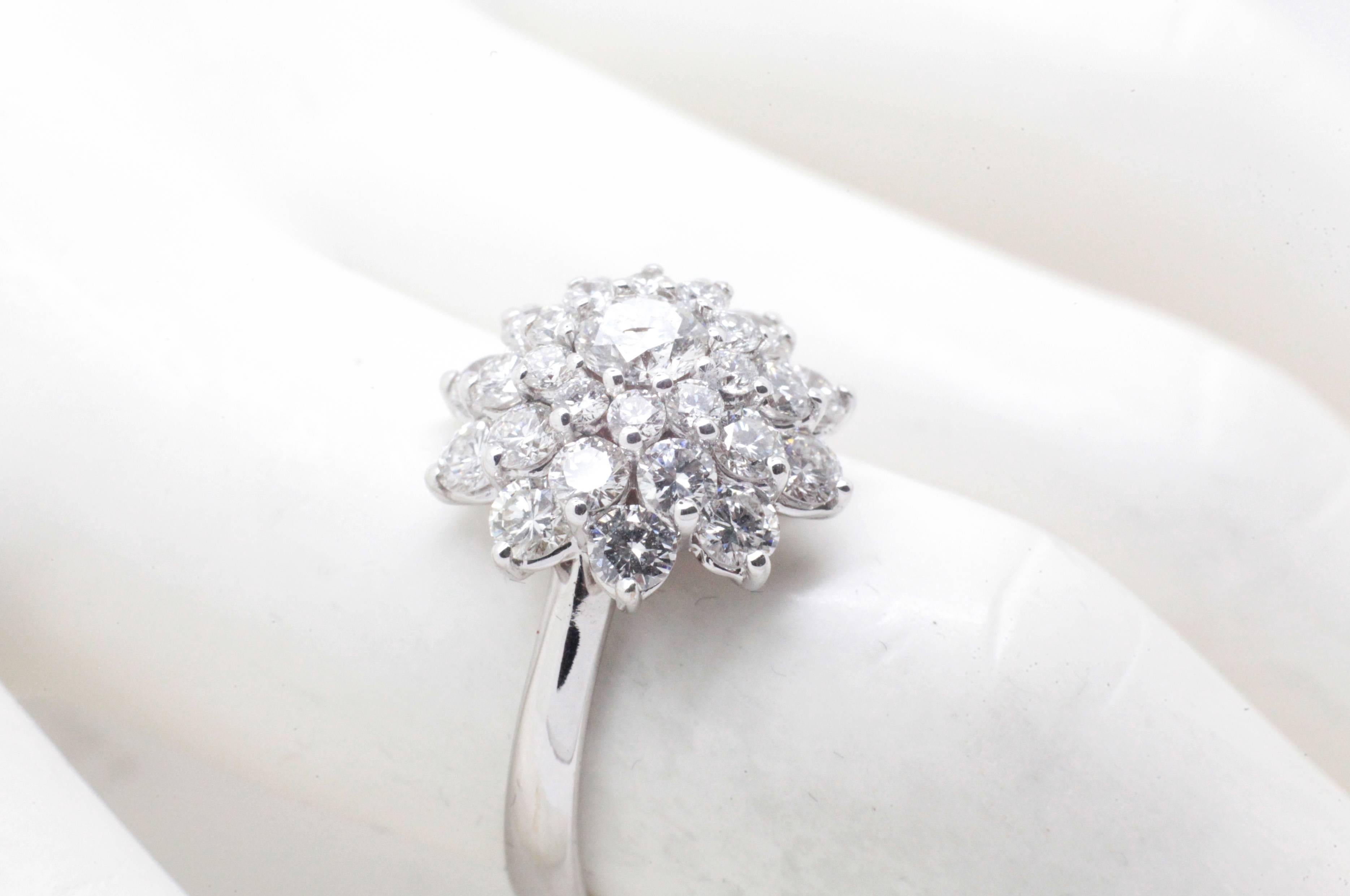 2.13 carat White Diamonds Flower Cluster 18k white gold Ring In New Condition For Sale In New York, NY