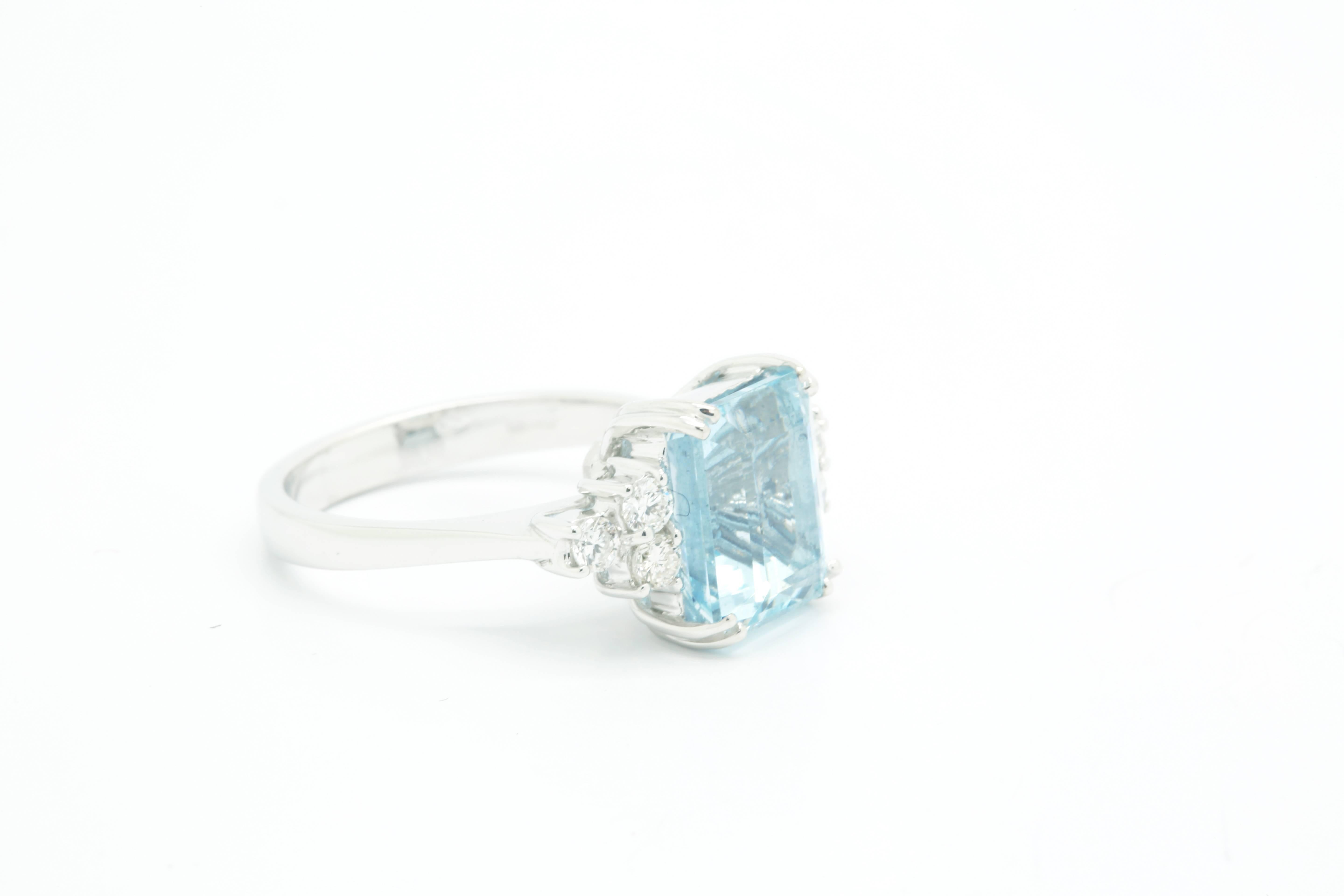 From the collection "Pure Aqua" by FERRUCCI & CO., a pure stunning emerald cut Aquamarine center stone loved by white Diamond accents, Made in Italy

Entirely made in 18k white gold

Diamond total carat weight of 0.27