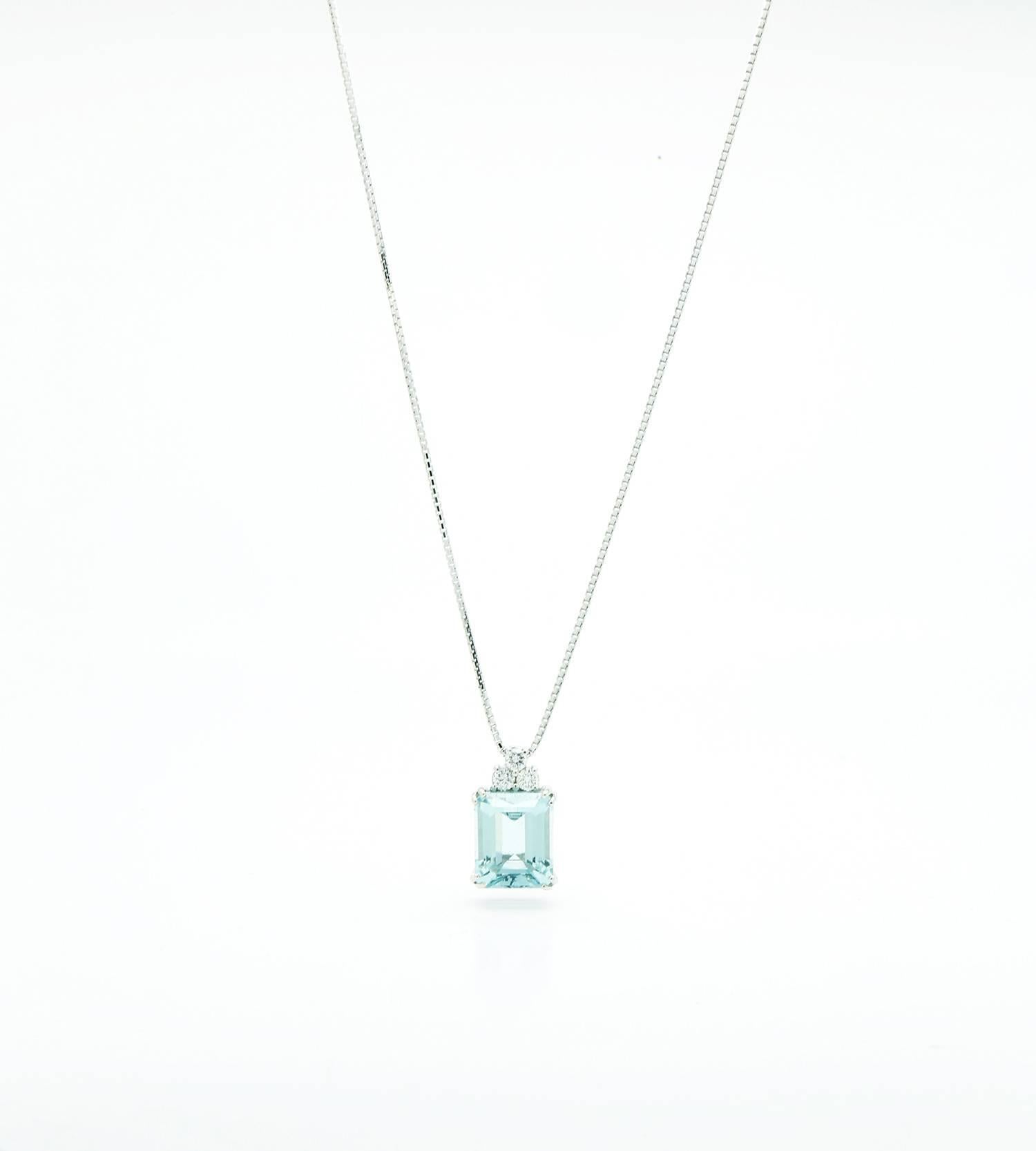 Ferrucci 2.75 Carat Emerald Cut Aquamarine Diamonds Gold Necklace In New Condition In New York, NY