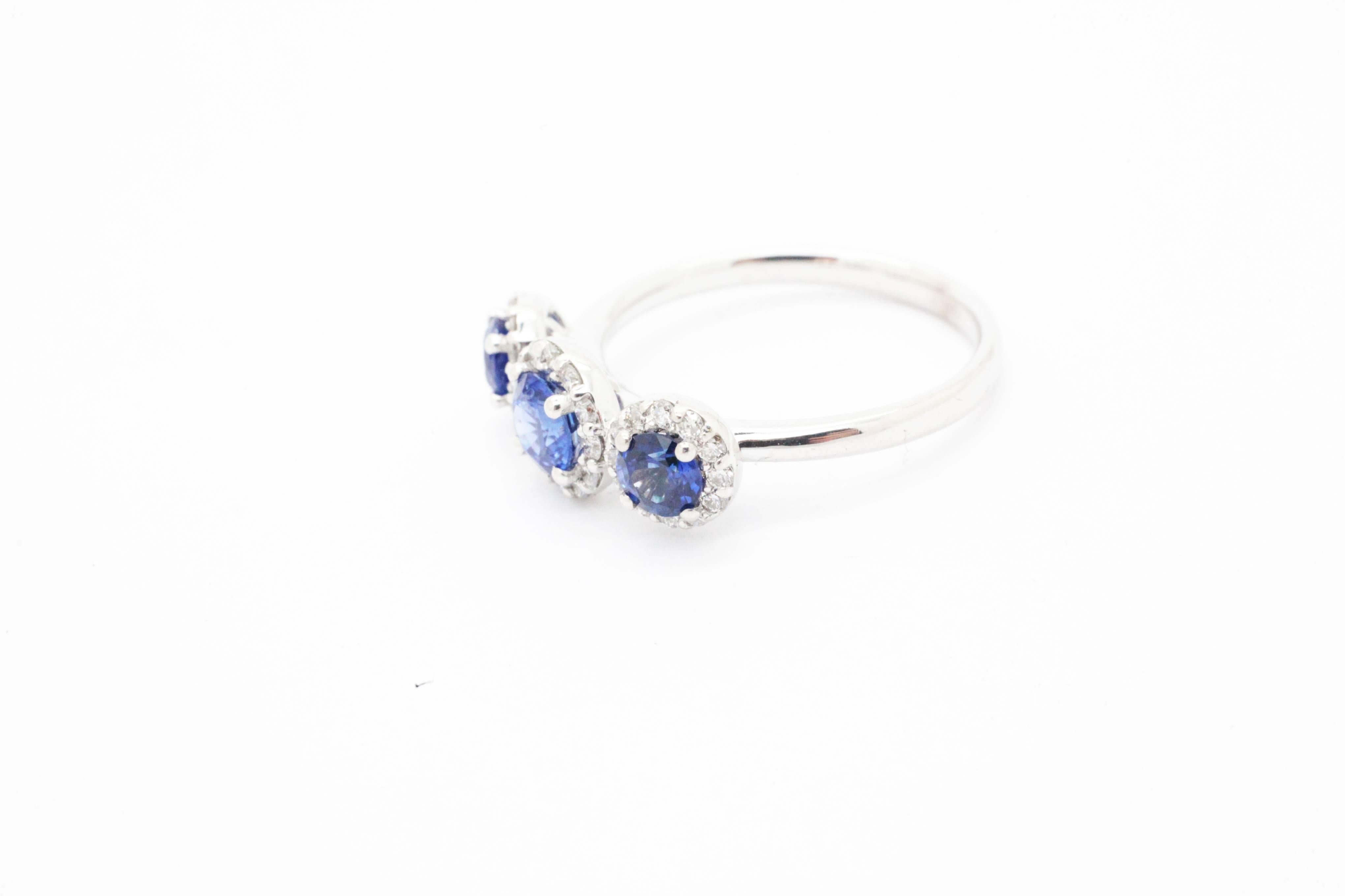 1.26ct Blue Sapphire 0.36ct white Diamond 18k white Gold Ring In New Condition For Sale In New York, NY