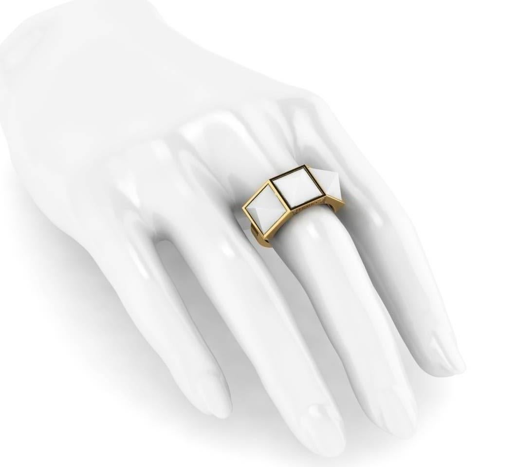 Art Deco White Agate Three Pyramids 18k Yellow Gold Ring  For Sale