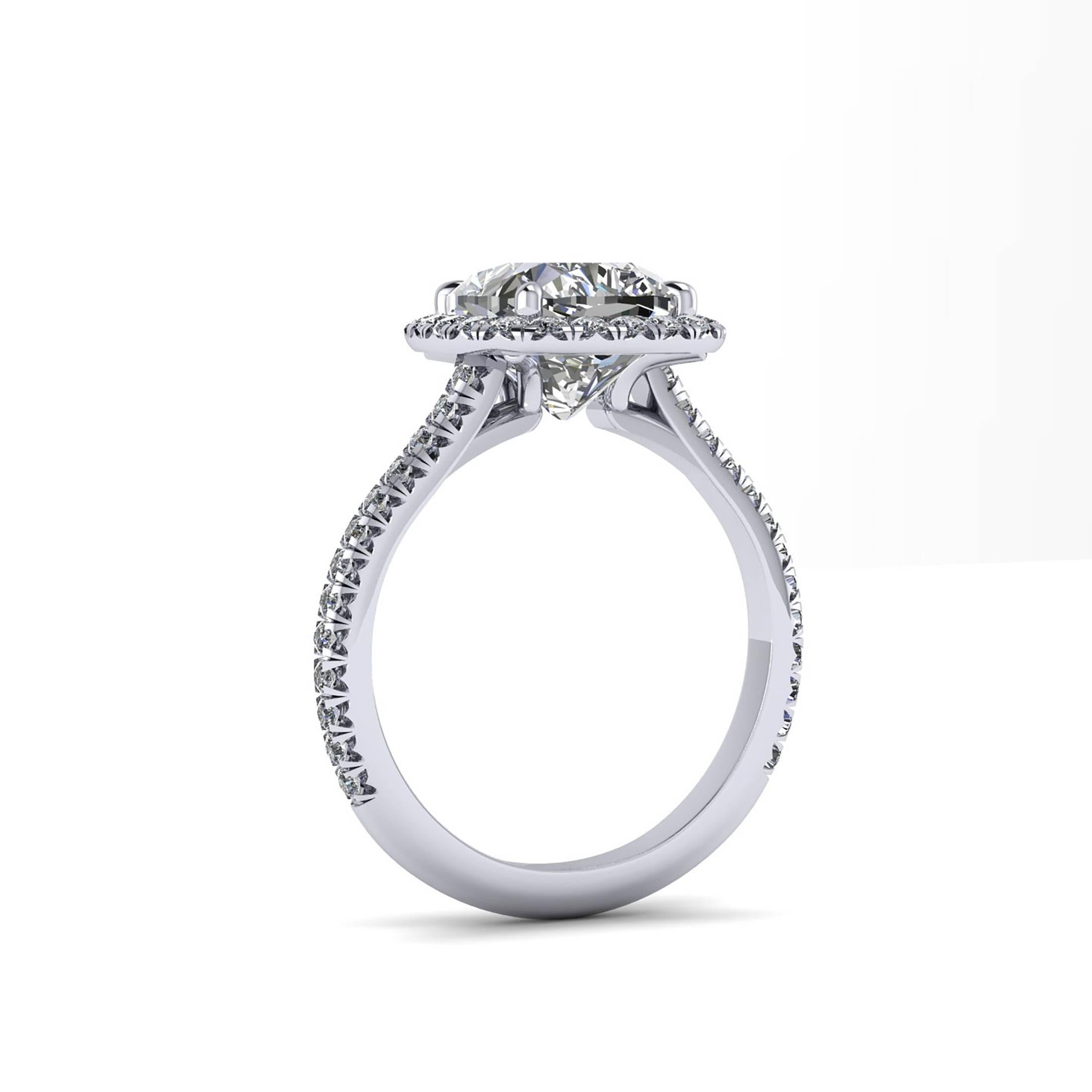 Romain classique Bague de fiançailles pavée de diamants taille coussin de 2,01 carats de couleur H, certifiée GIA en vente