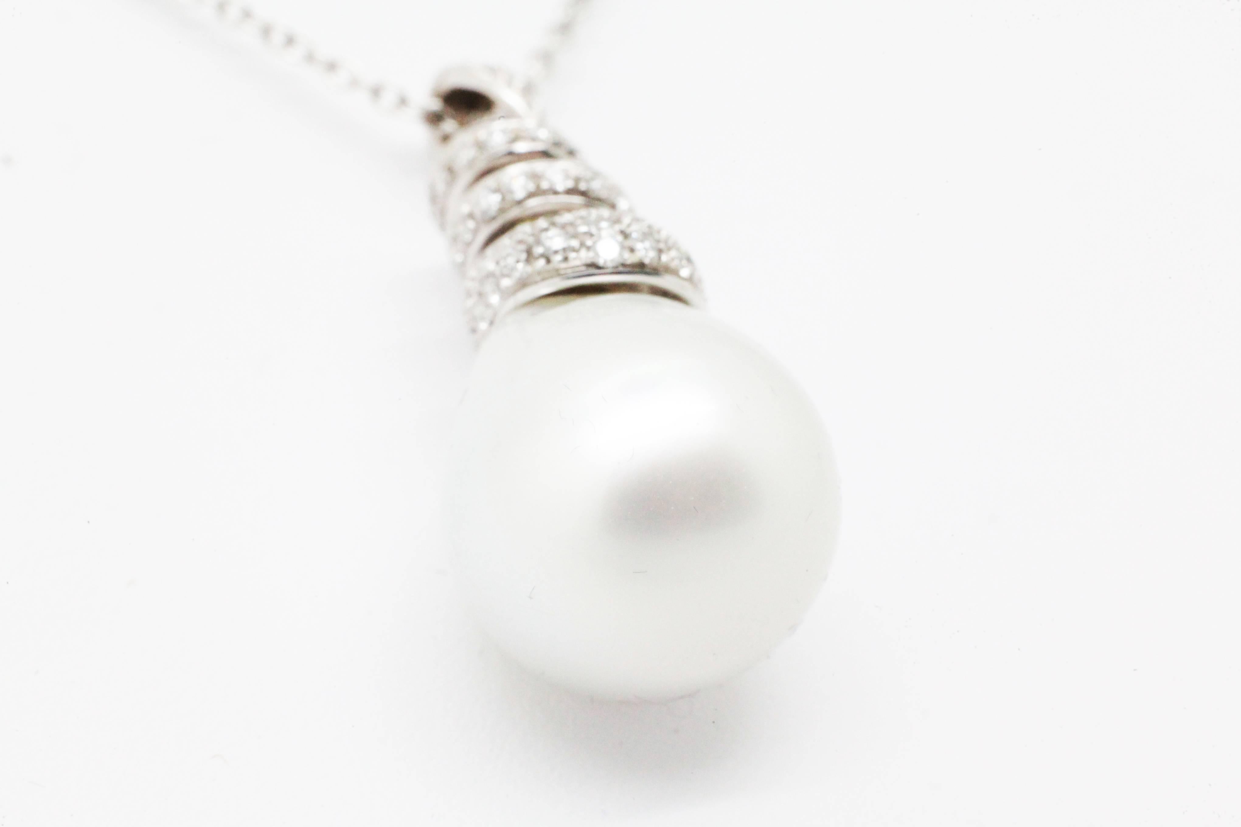 White Australian Pearl Diamond Pendant Necklace In New Condition For Sale In New York, NY