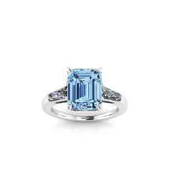 4.54 Carat Emerald Aquamarine 0.40 Carat Baguette Diamonds Cocktail Ring