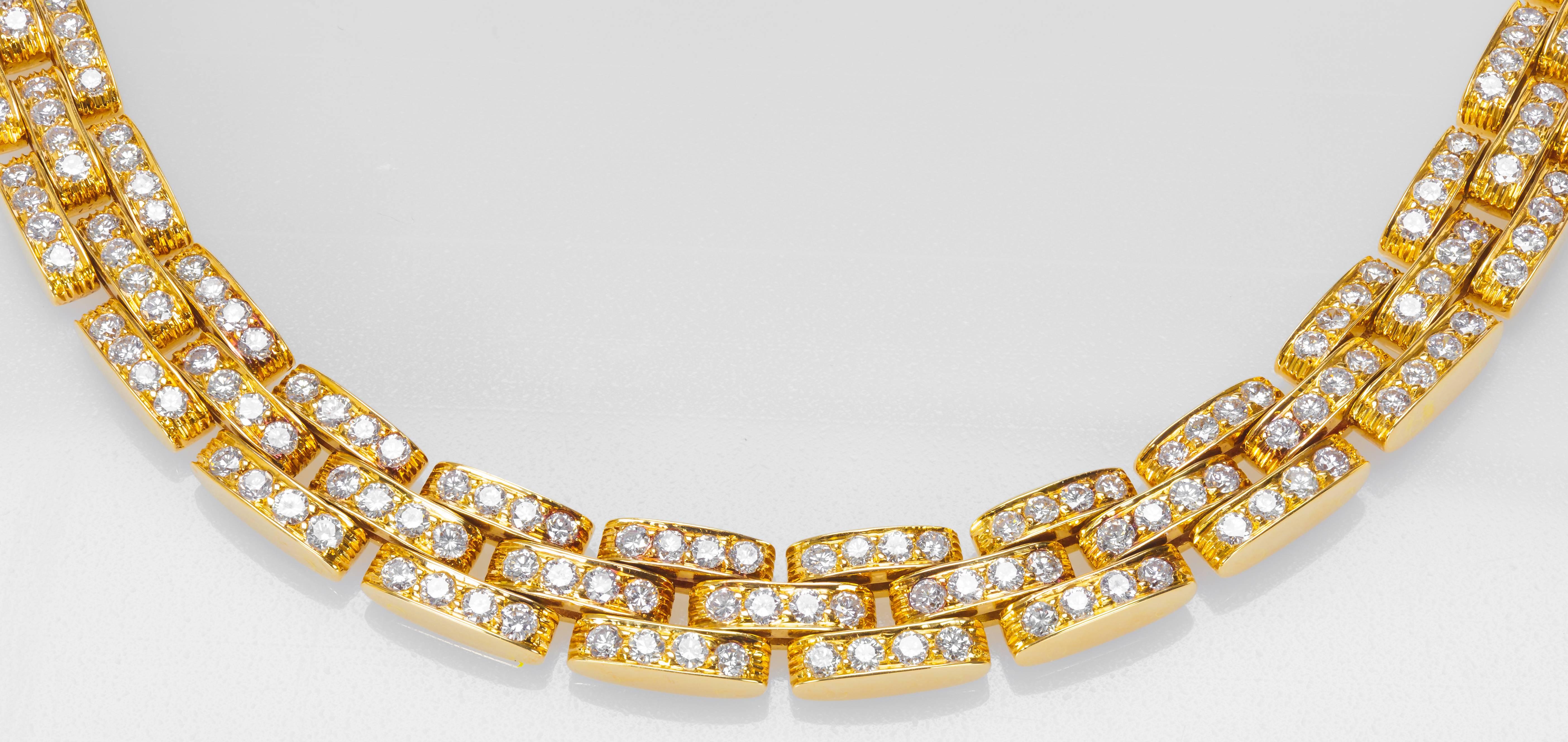 This gorgeous Cartier necklace from the Panthère de Cartier collection is set with 452 diamonds. It comes with its original box and measures 41 cm long (~16 inches). 

This necklace is in excellent condition and could pass for new. It was lightly