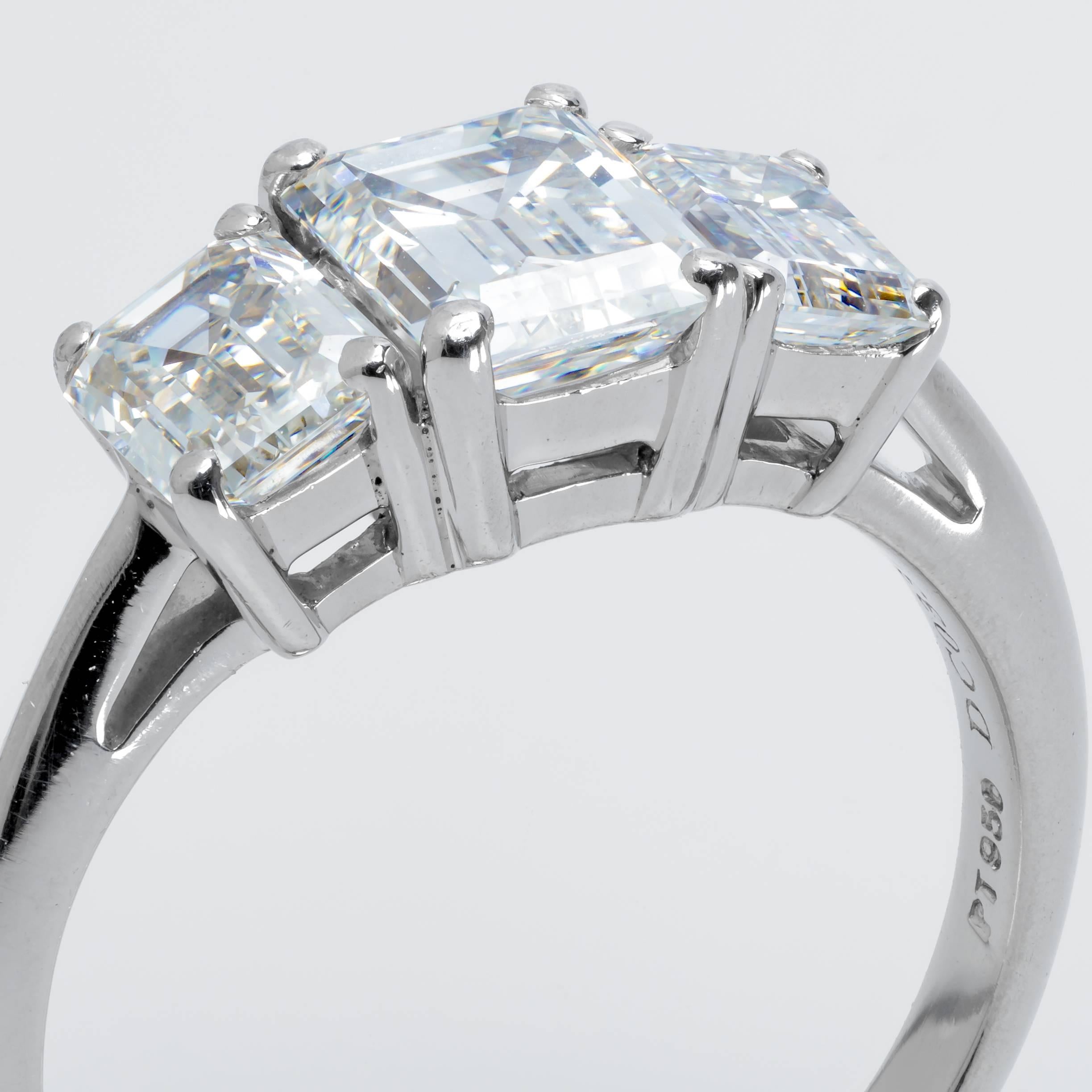 Tiffany & Co. 2.07 Carats 3 Emerald Cut Diamonds Platinum Ring  In Excellent Condition In Houston, TX