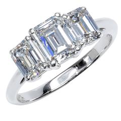 Tiffany & Co. 2.07 Carats 3 Emerald Cut Diamonds Platinum Ring 