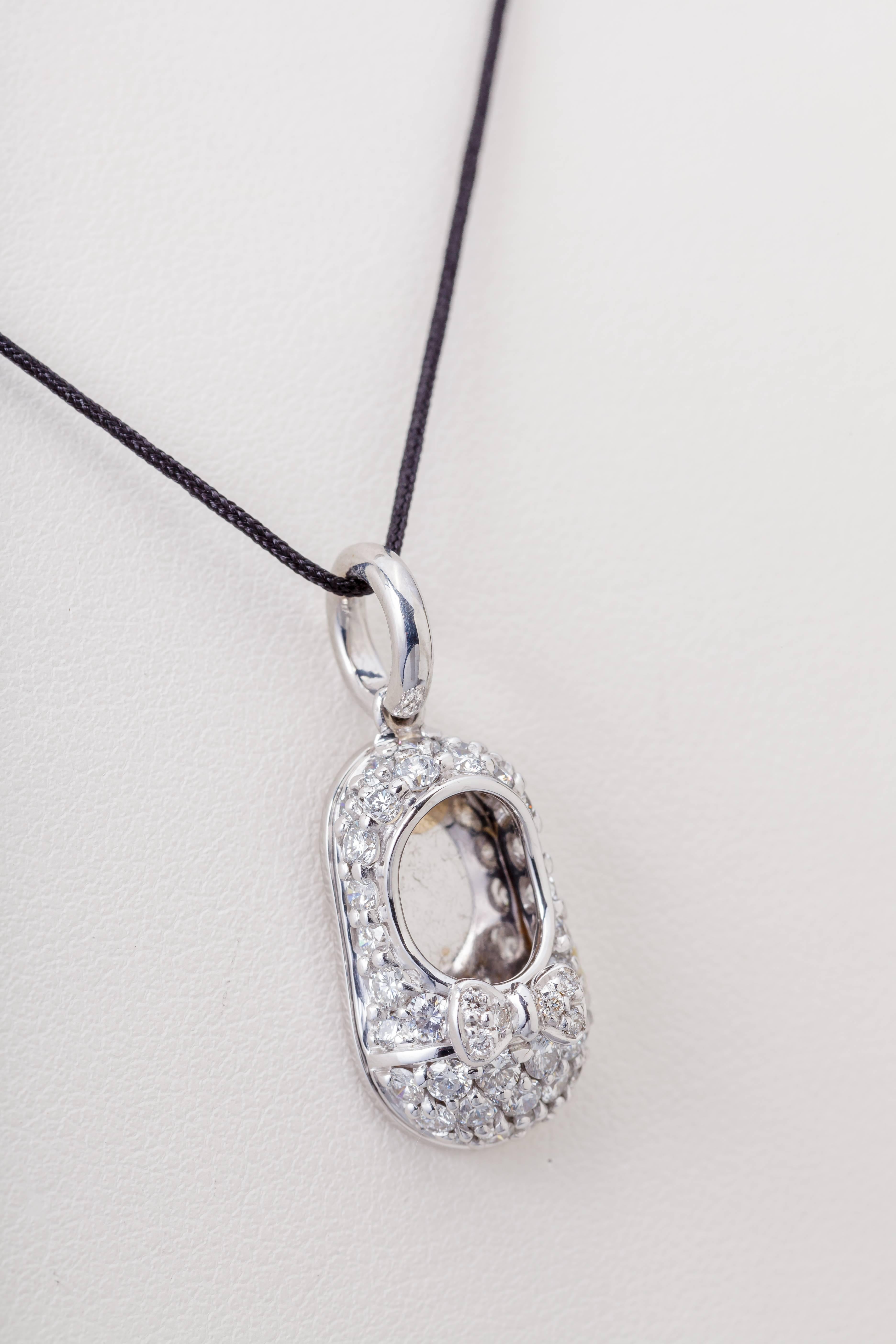 This 18k white gold Aaron Basha shoe dangle charm features pavé set diamonds totaling 2.0ct.