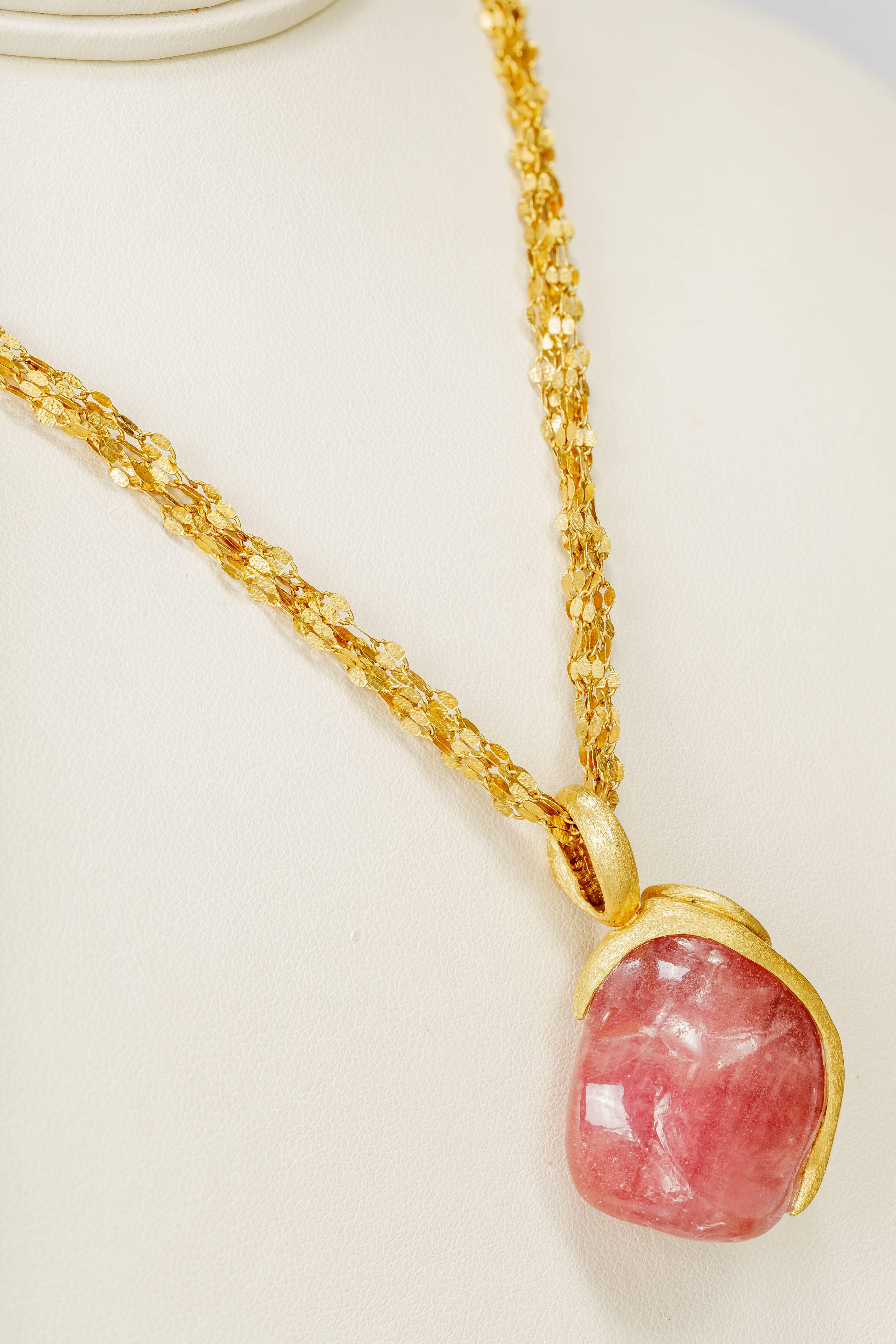 Yvel Pendant Necklace Natural Reddish Pink Sapphire 18k Yellow Gold 90.0 ct. For Sale 1