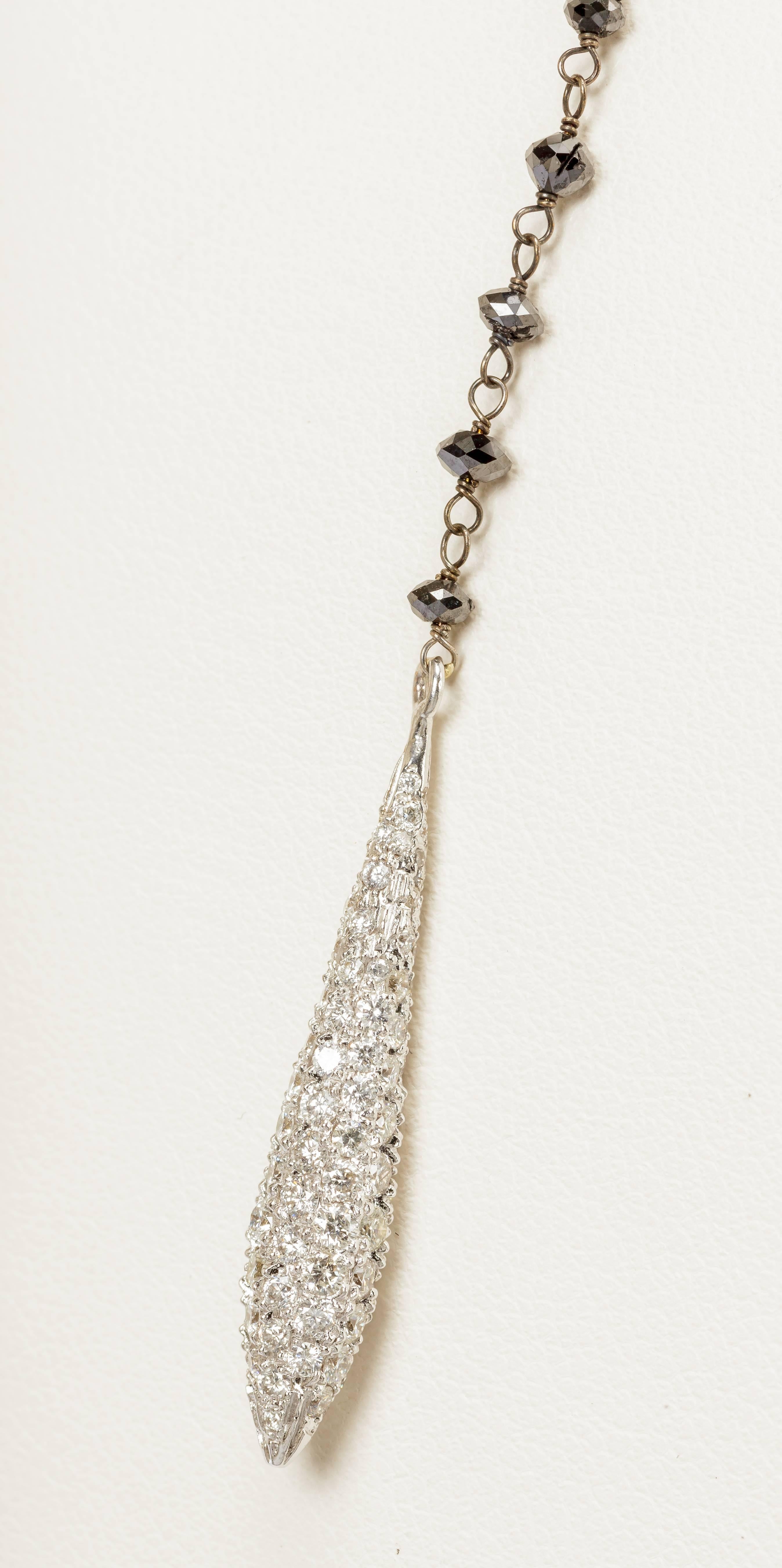 Yvel Lariat Necklace 18k White Gold, Black and Colorless Diamond 4.98 ct In New Condition For Sale In Houston, TX