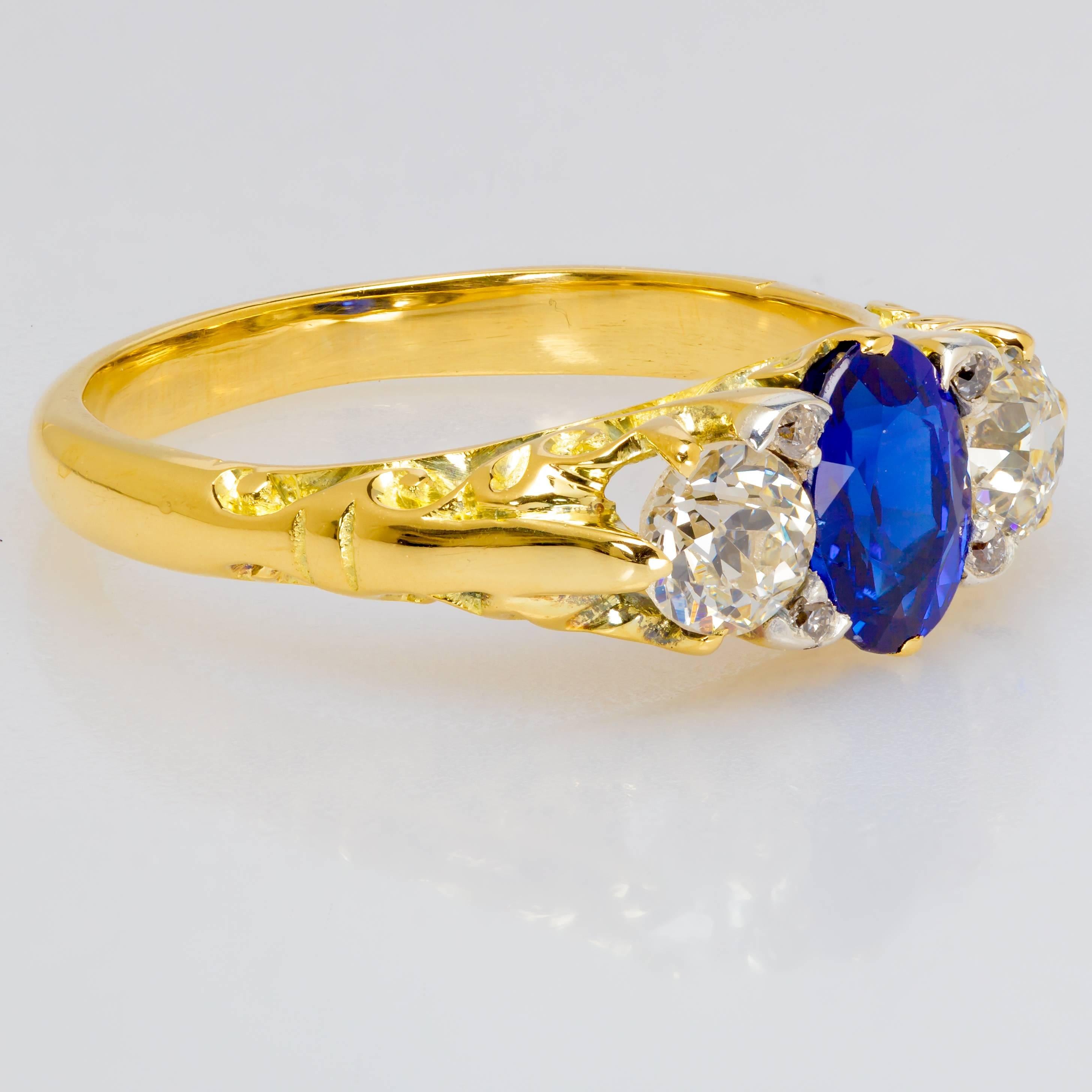Women's Custom-Designed 1.00 ct. Sapphire, Diamond & 18k Yellow Gold Ring For Sale