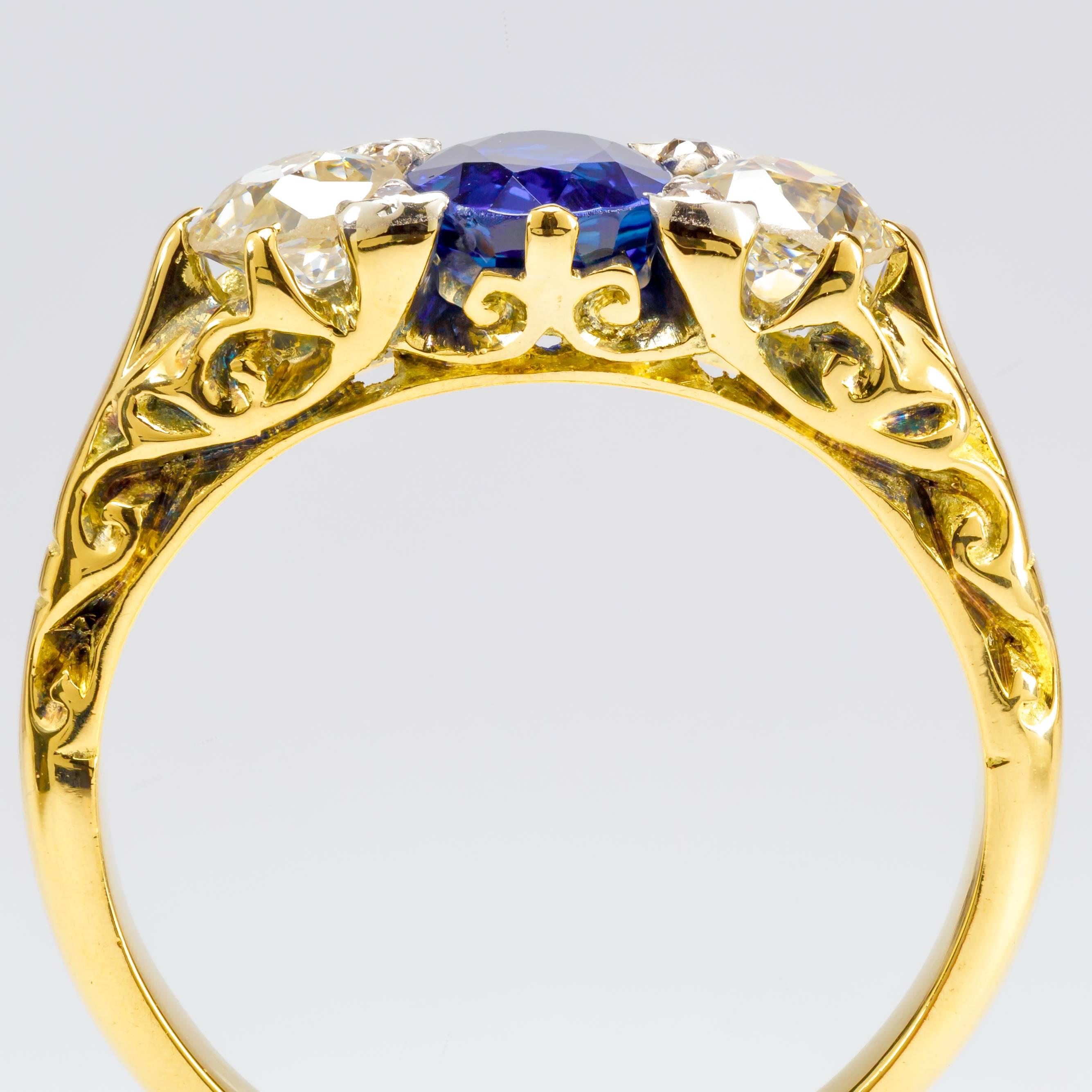 Custom-Designed 1.00 ct. Sapphire, Diamond & 18k Yellow Gold Ring In New Condition For Sale In Houston, TX