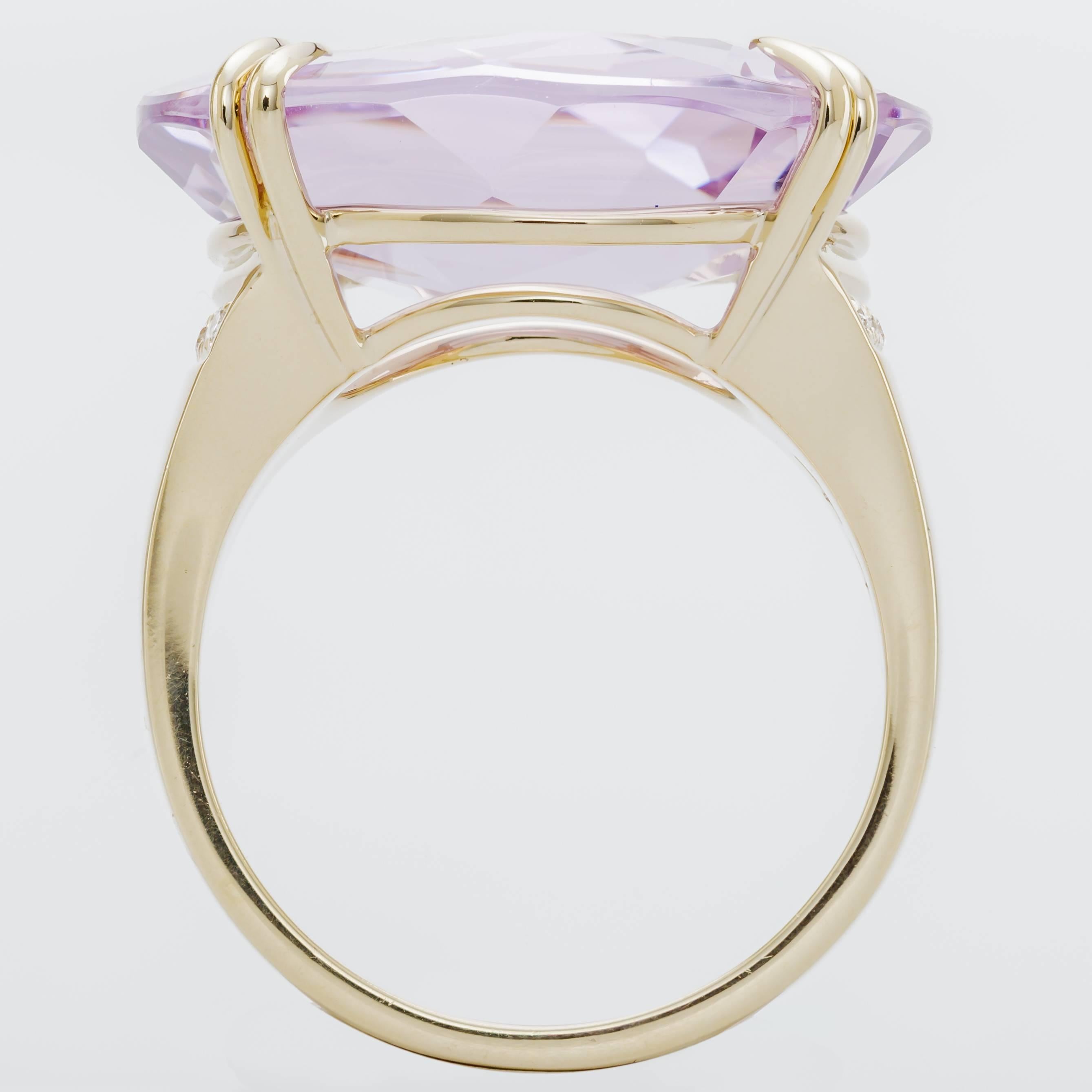 This new H. Stern Cobblestone ring features an amethyst totaling 18.22ct set in 18k yellow gold.  It also has 12 diamonds totaling 0.06ct.  The ring is a size 6.5.  It measures 1 inch tall, 0.75 inches wide, and 0.75 inches from front to back.