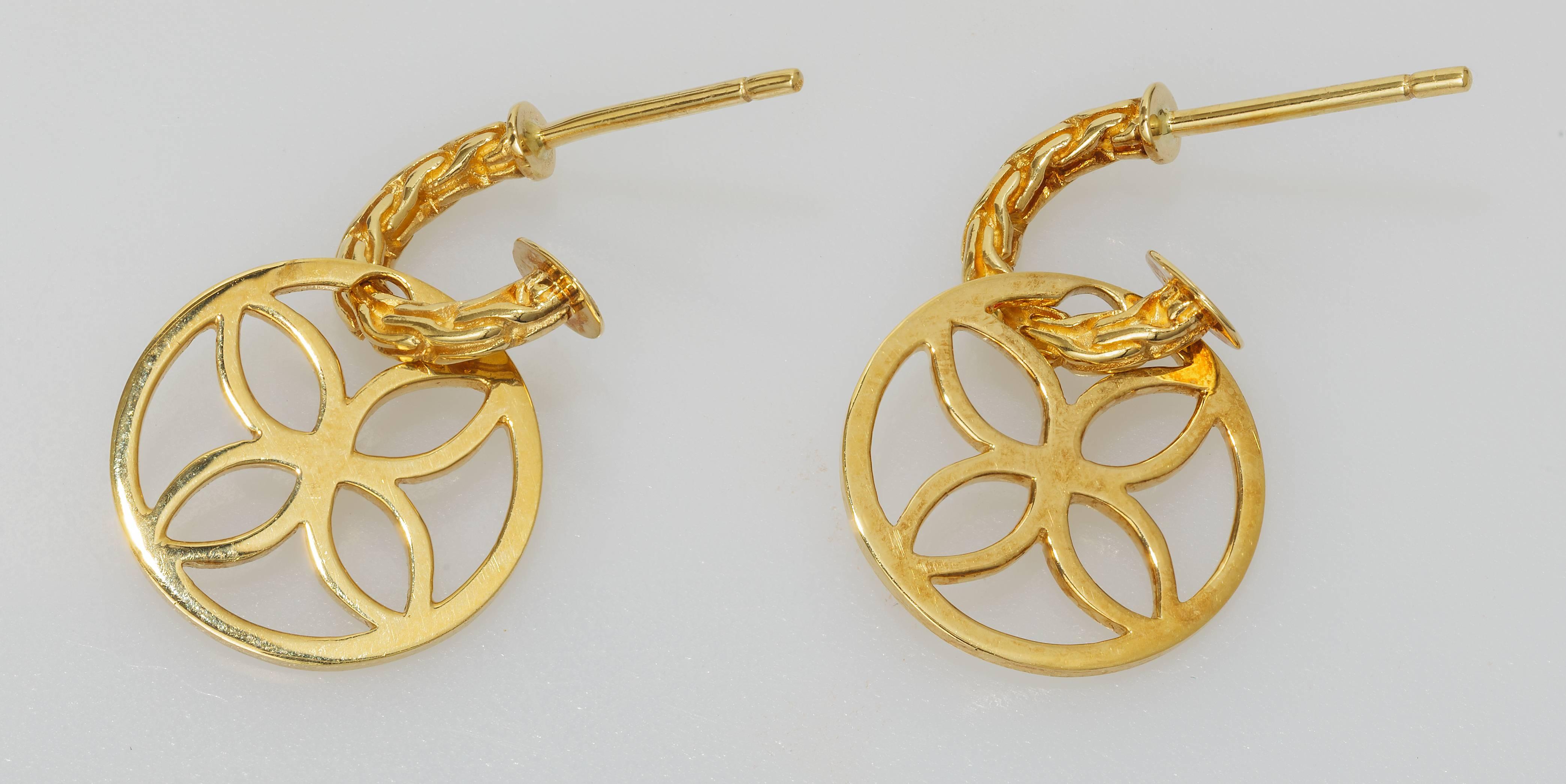 This pair of earrings is made of 18k yellow gold and sterling silver. Will come in a Zadok gift box.