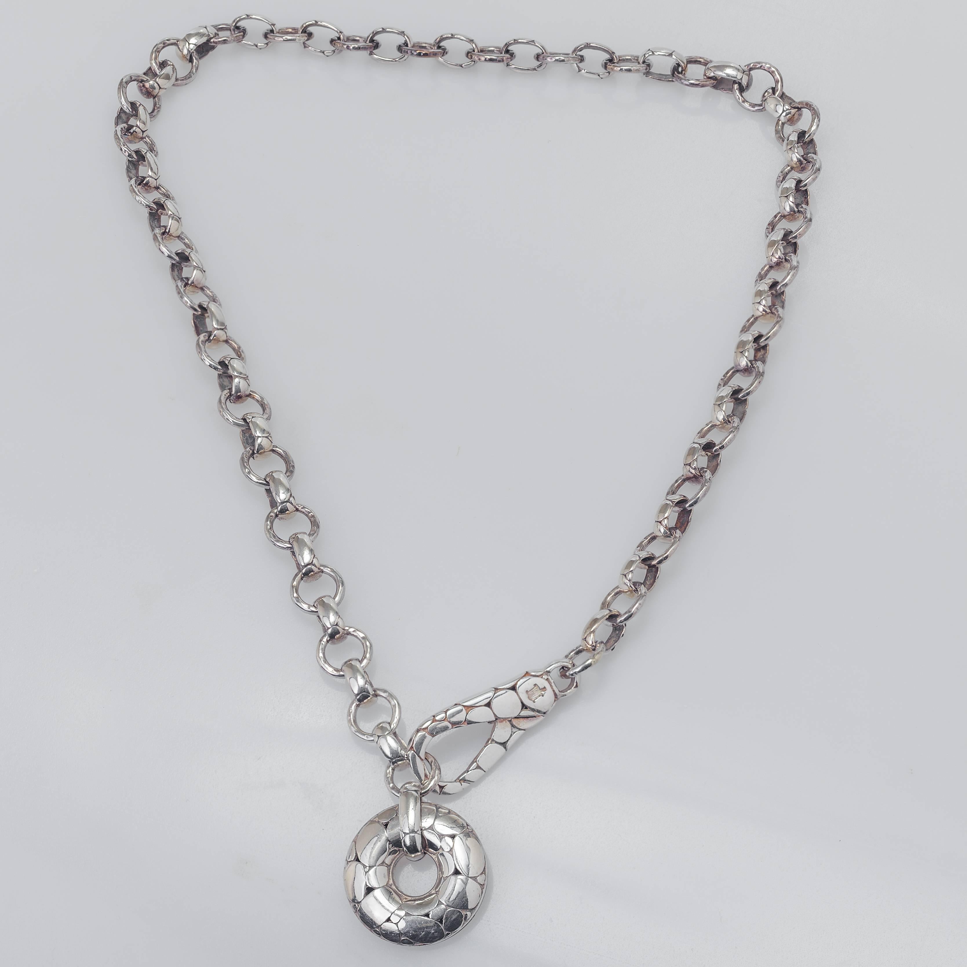 This 18 inch necklace is in excellent condition. It has a few light scratches from being stored. 
