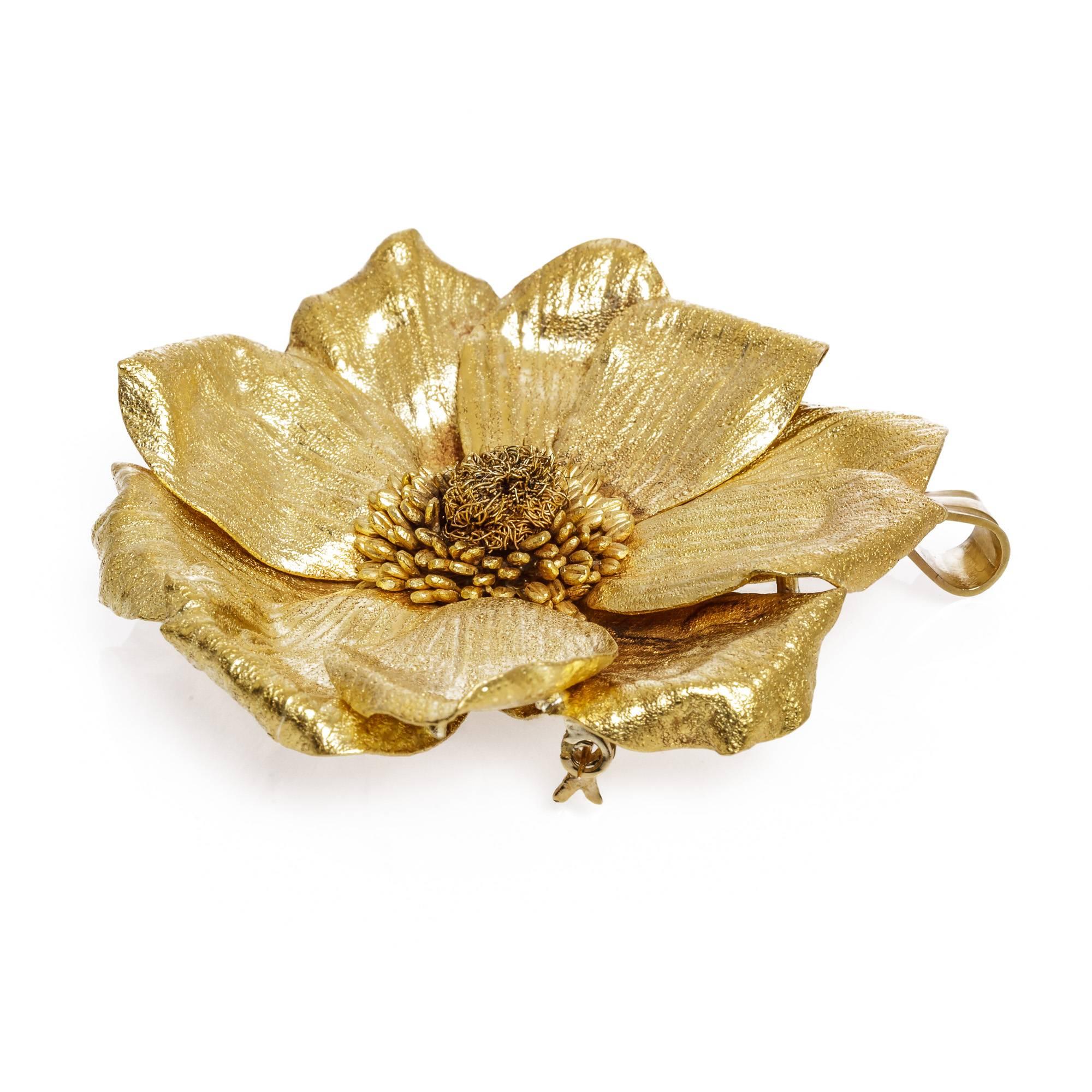 Vintage Handmade 22 Karat Gold Anemone Flower Convertible Brooch or Pendant In New Condition For Sale In Houston, TX