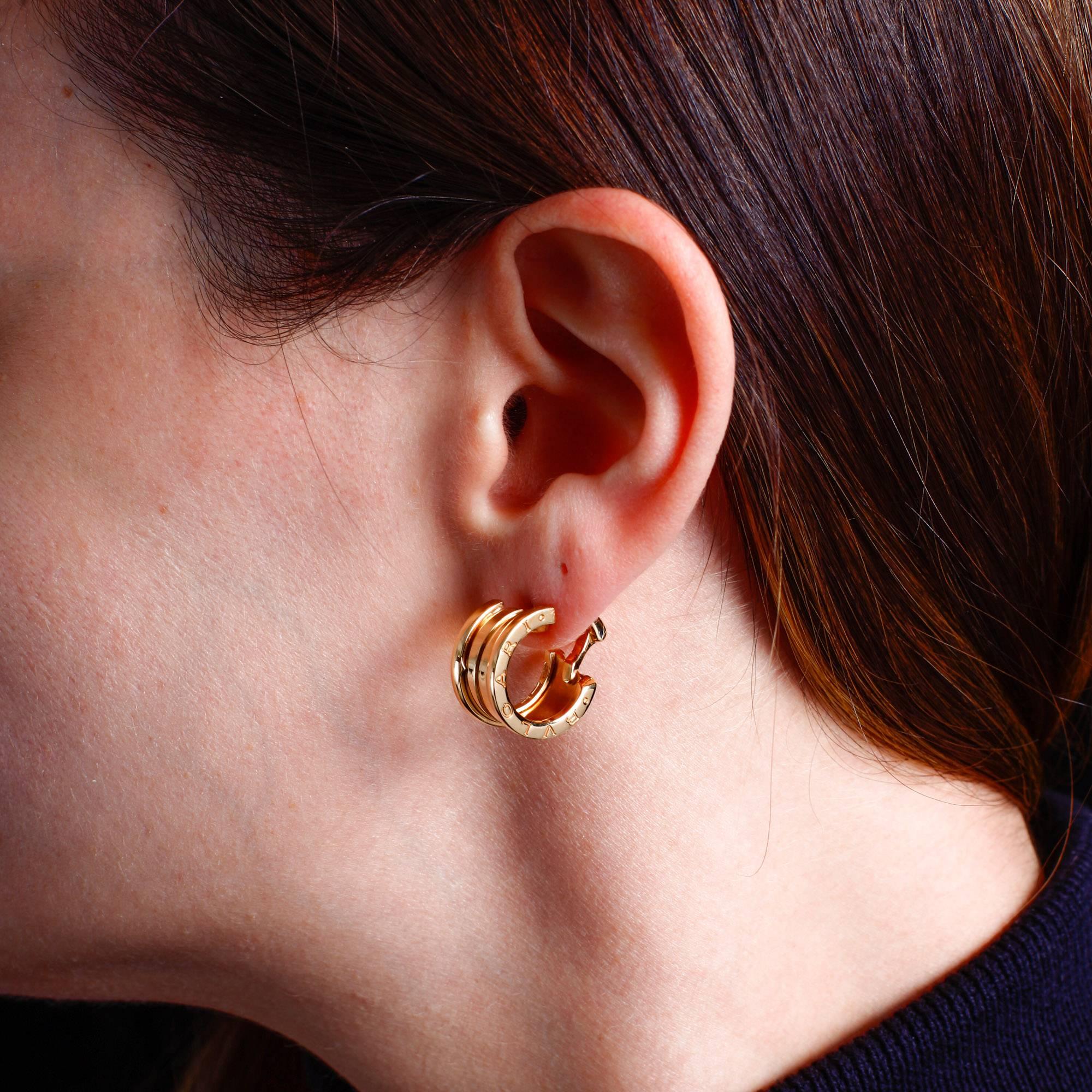 Inspired by the Colosseum in Rome, these 18k yellow gold Bulgari B.zero1 earrings for pierced ears represent both the eternal city and modern Italian design. The earrings are in new condition and would make a perfect gift.

Reference number: