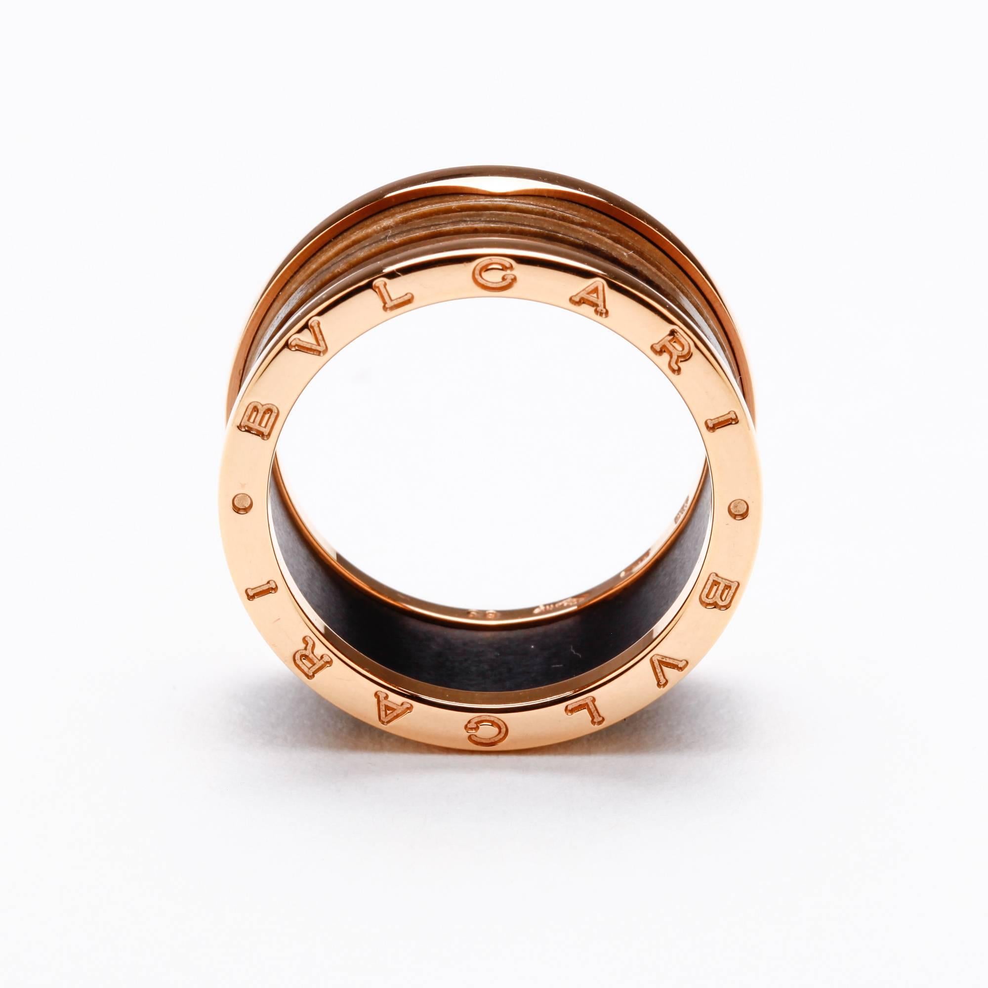 Inspired by the Colosseum in Rome, this 18k rose gold and olive green marble Bulgari B.zero1 ring represents both the eternal city and modern Italian design. The ring is in new condition and would make a perfect gift. Please note that it is a